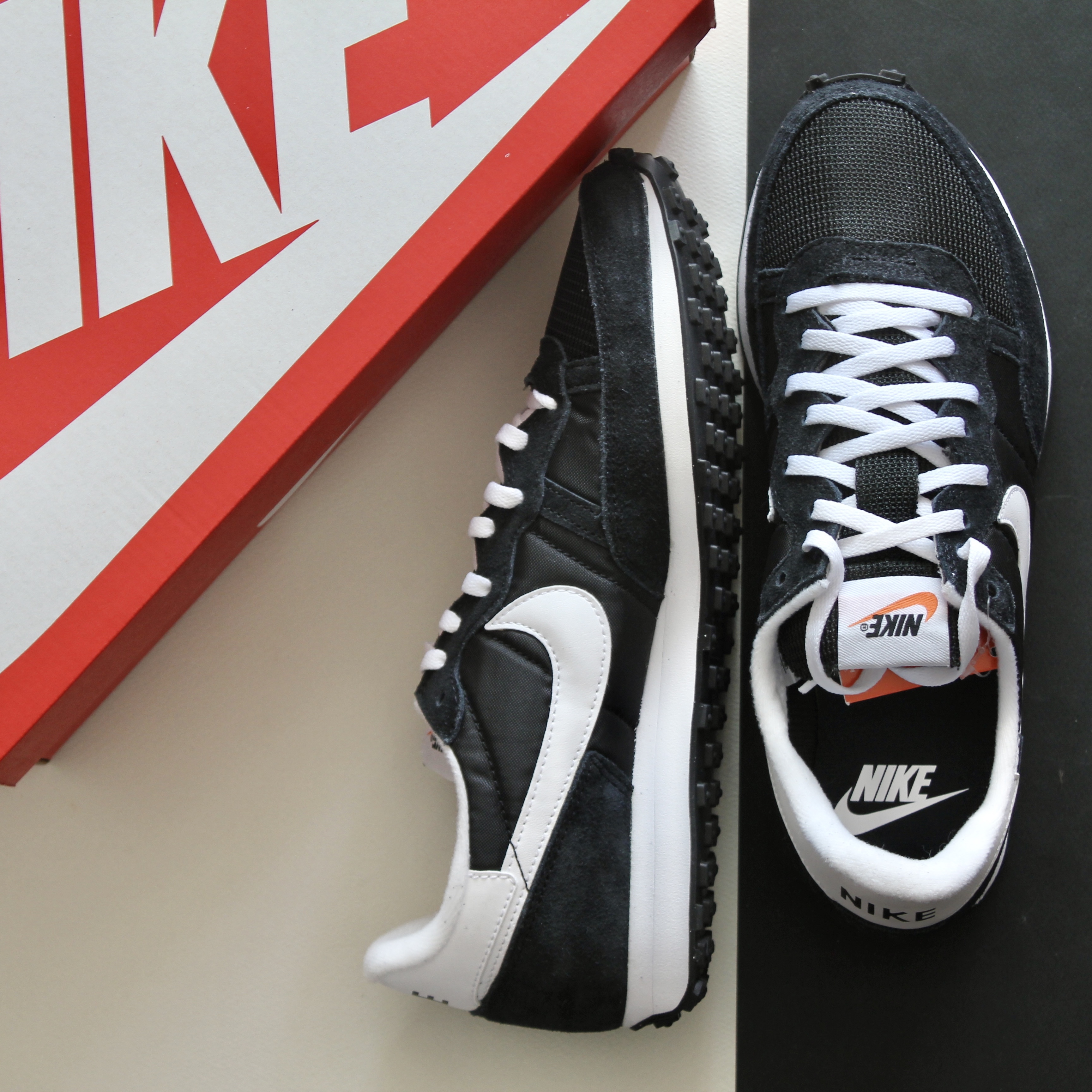 Nike Challenger OG Black White 착용 스타일 - 2