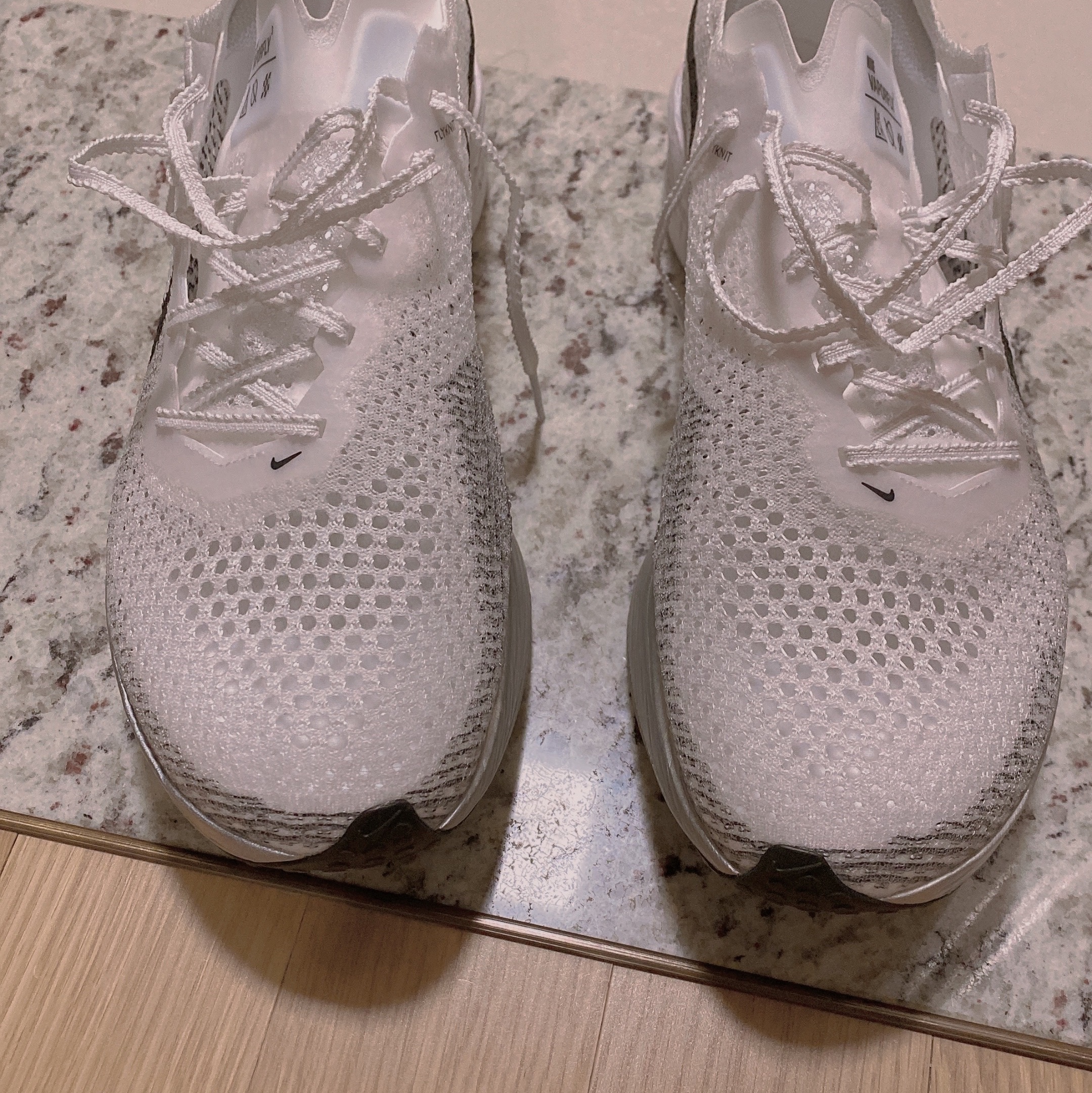 Nike ZoomX Vaporfly Next% 3 White Grey 착용 스타일 - 2
