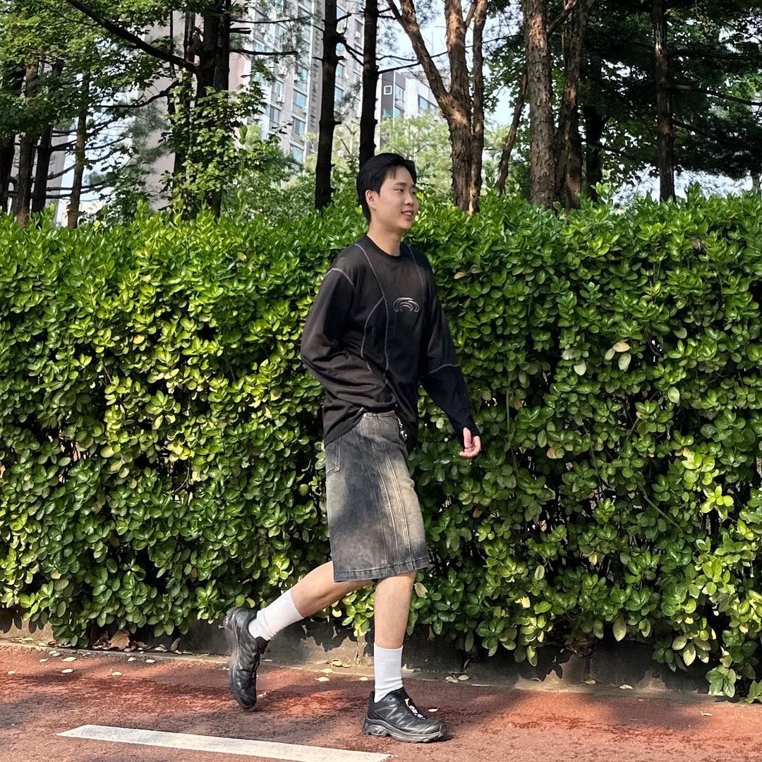 Art Of Field Flatlock Stitch T-Shirt Black, Art Of Field Flatlock Stitch T-Shirt Ice Gray 착용 스타일