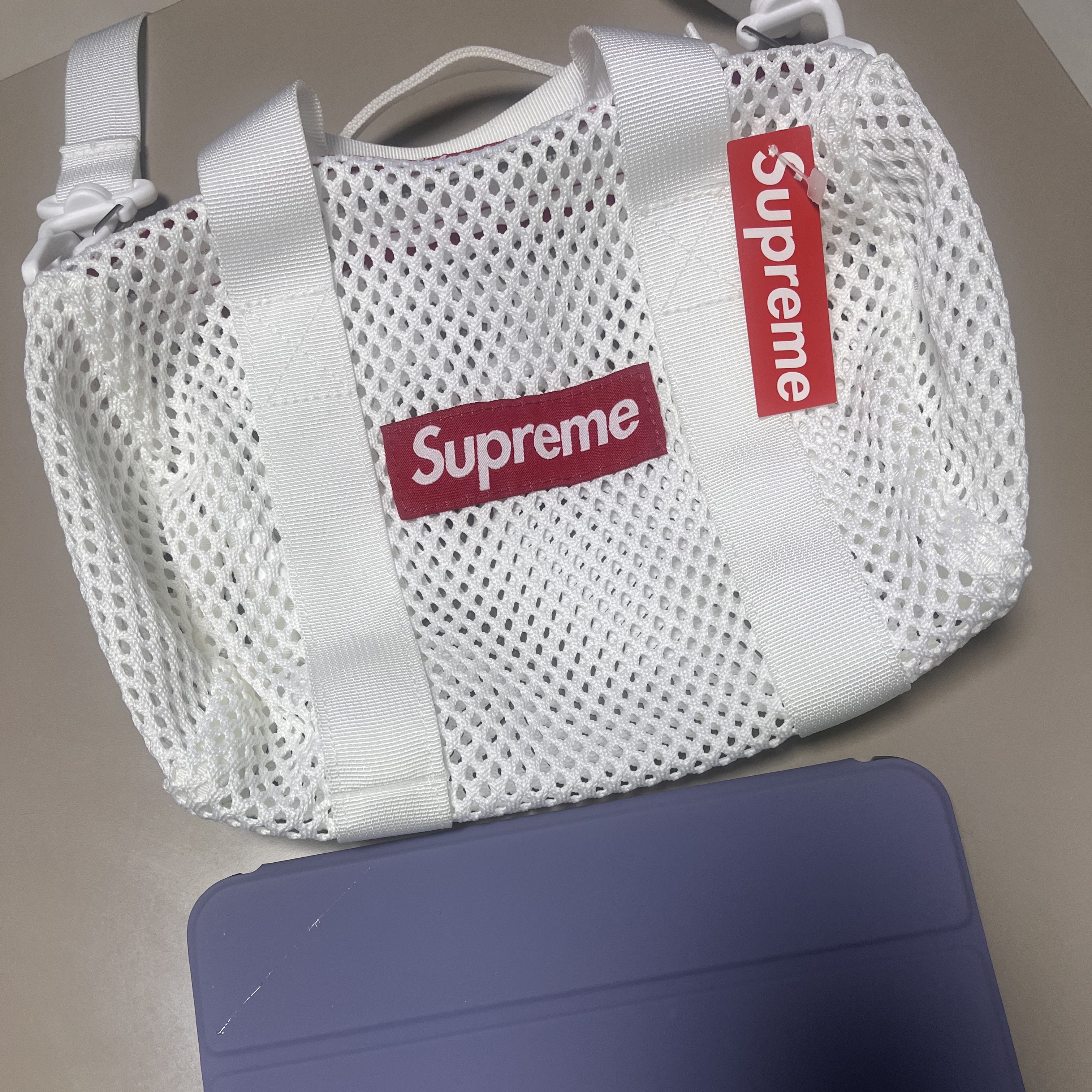 Supreme Mesh Mini Duffle Bag White - 23SS 착용 스타일