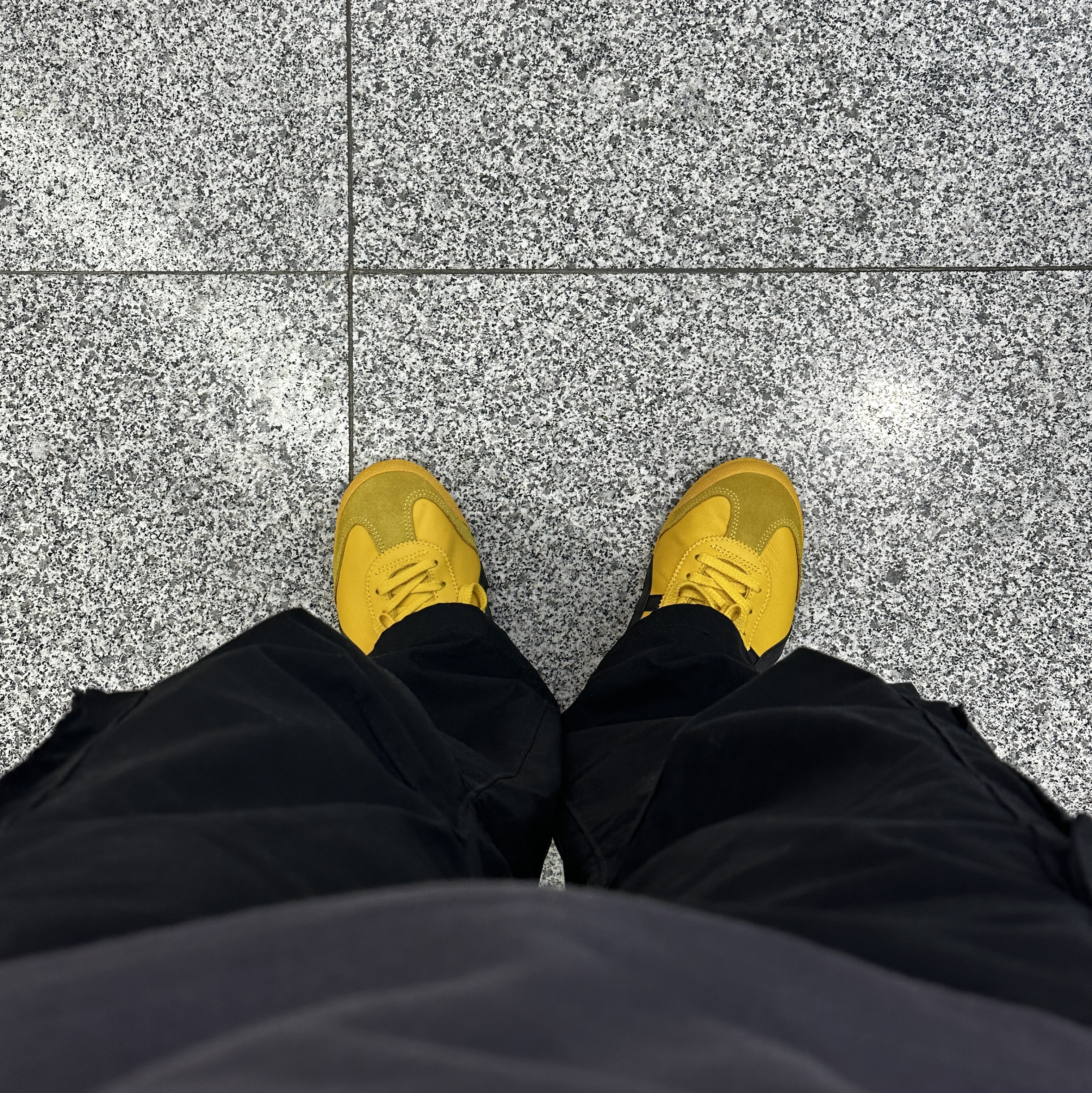 Onitsuka Tiger Mexico 66 Yellow Black 착용 스타일 - 1