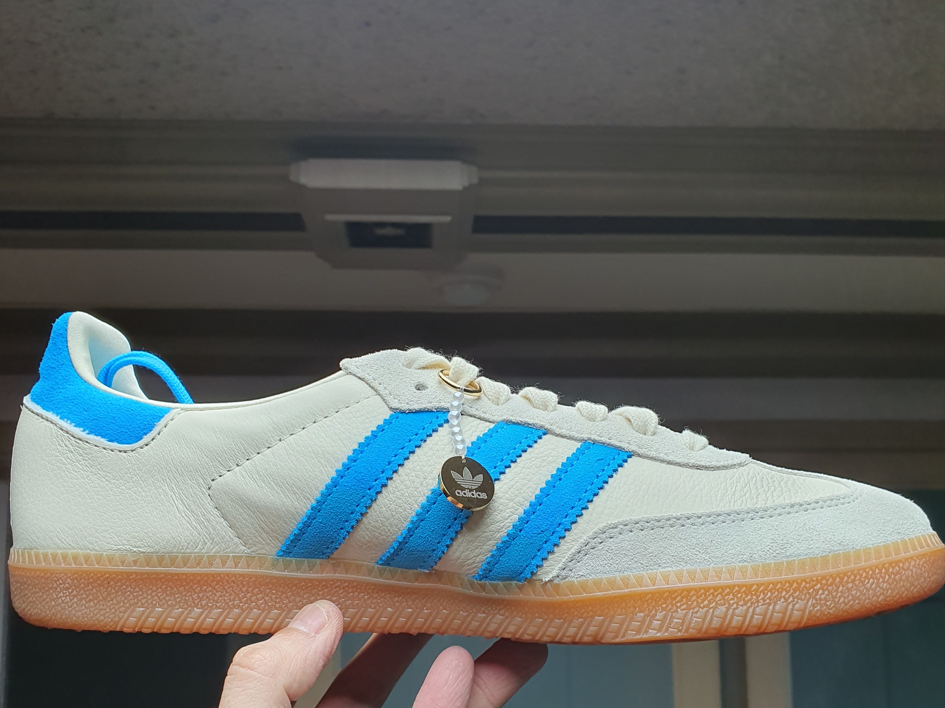 (W) Adidas Samba White Wonder Clay, Adidas Samba OG Cloud White 착용 스타일 - 4