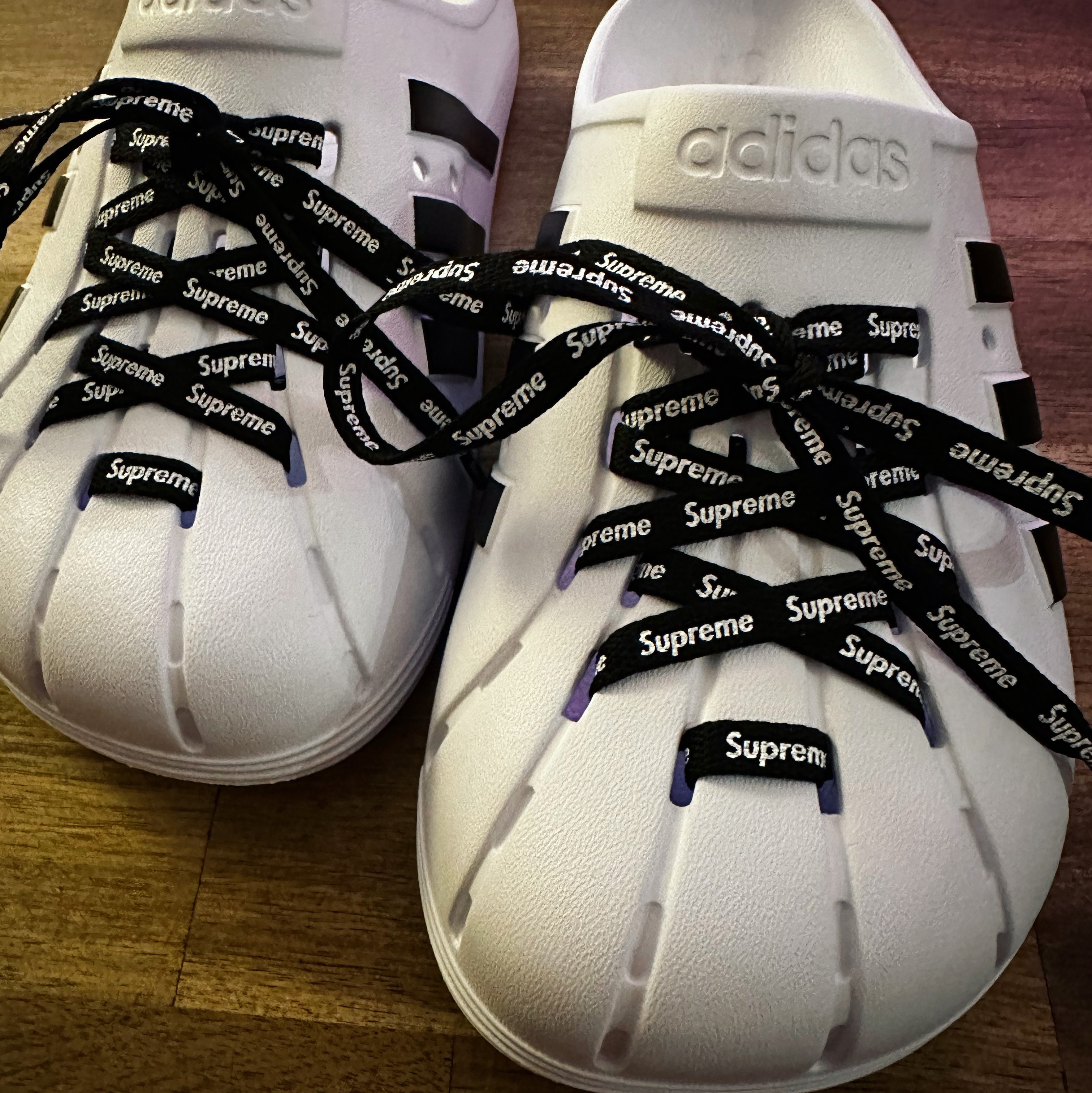 Adidas Adilette Clog White Black 착용 스타일
