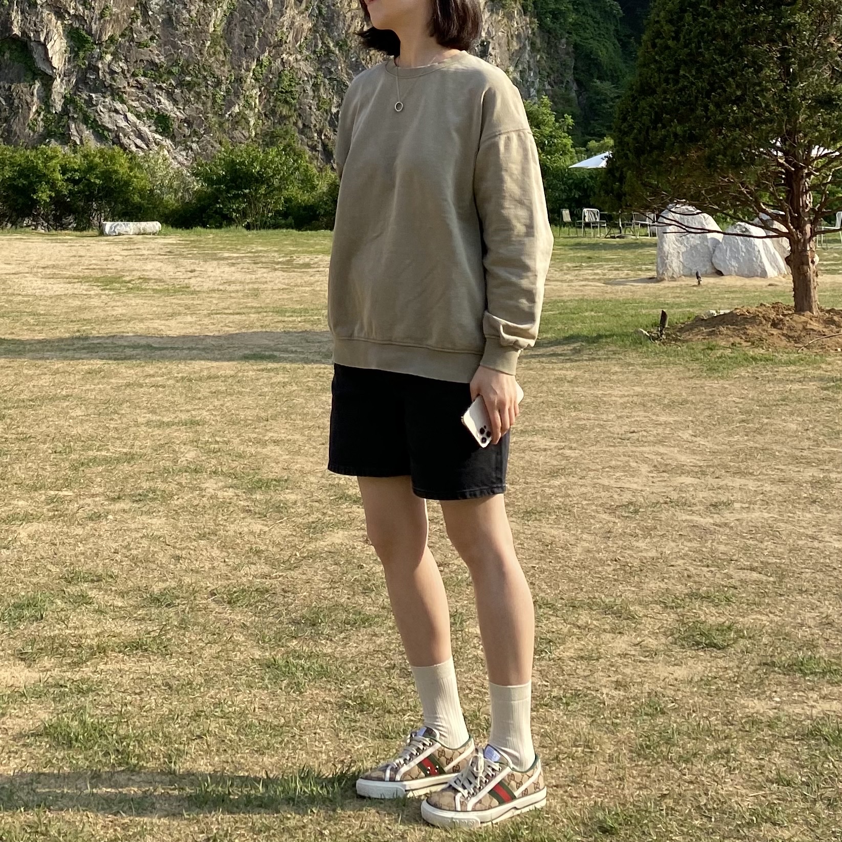 Gucci Tennis 1977 Ebony 착용 스타일