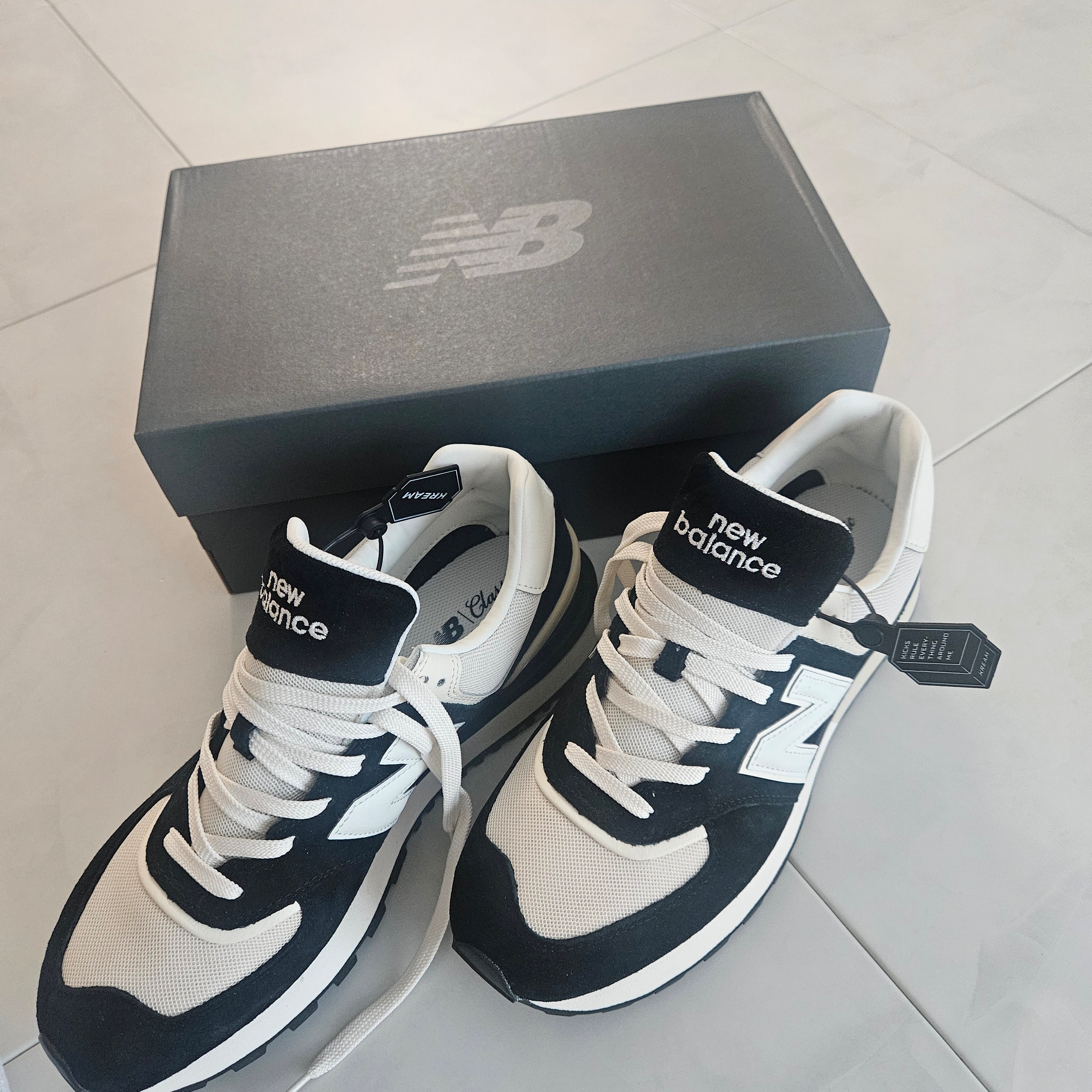 New Balance 574 Legacy Black Angora 착용 스타일