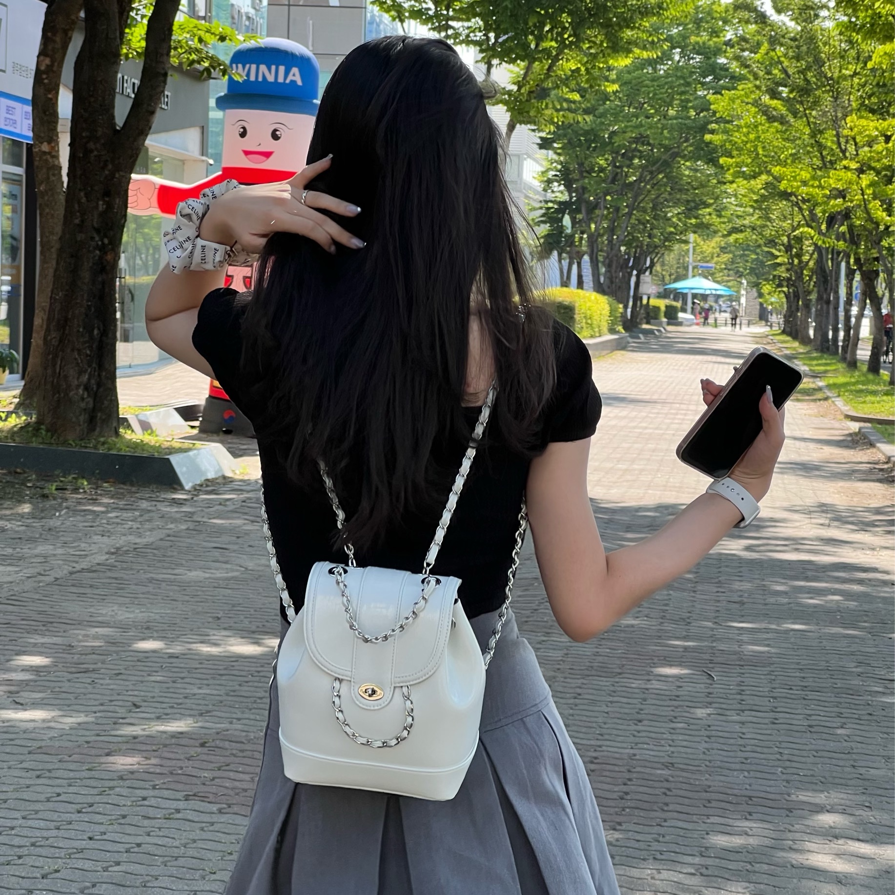 Cardinal Red Hawoo-A Bag White 착용 스타일