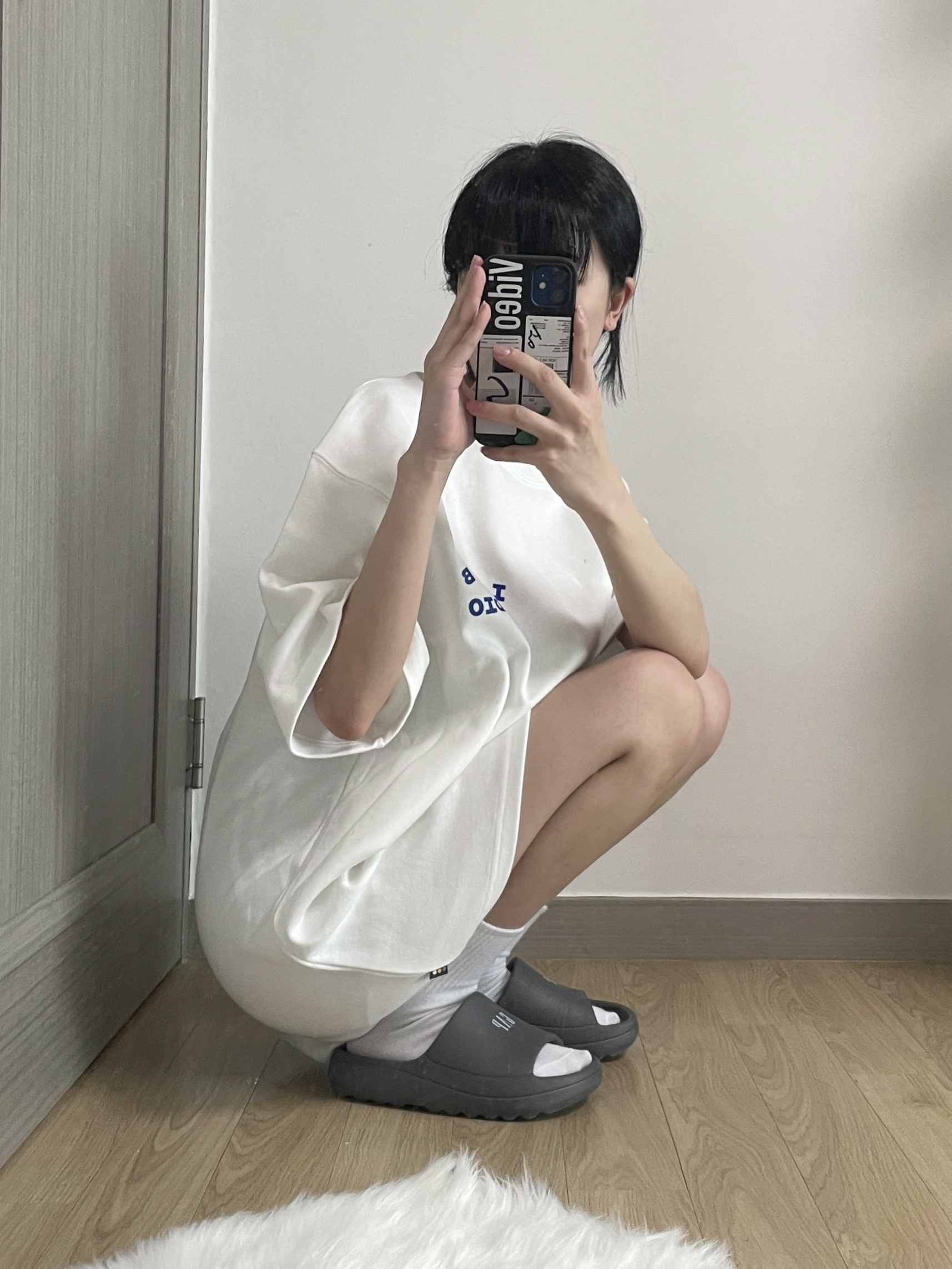 IAB Studio 10th Anniversary T-Shirts Pack White & Black (2 Pack), IAB Studio 10th Anniversary T-Shirt Black 착용 스타일 - 3