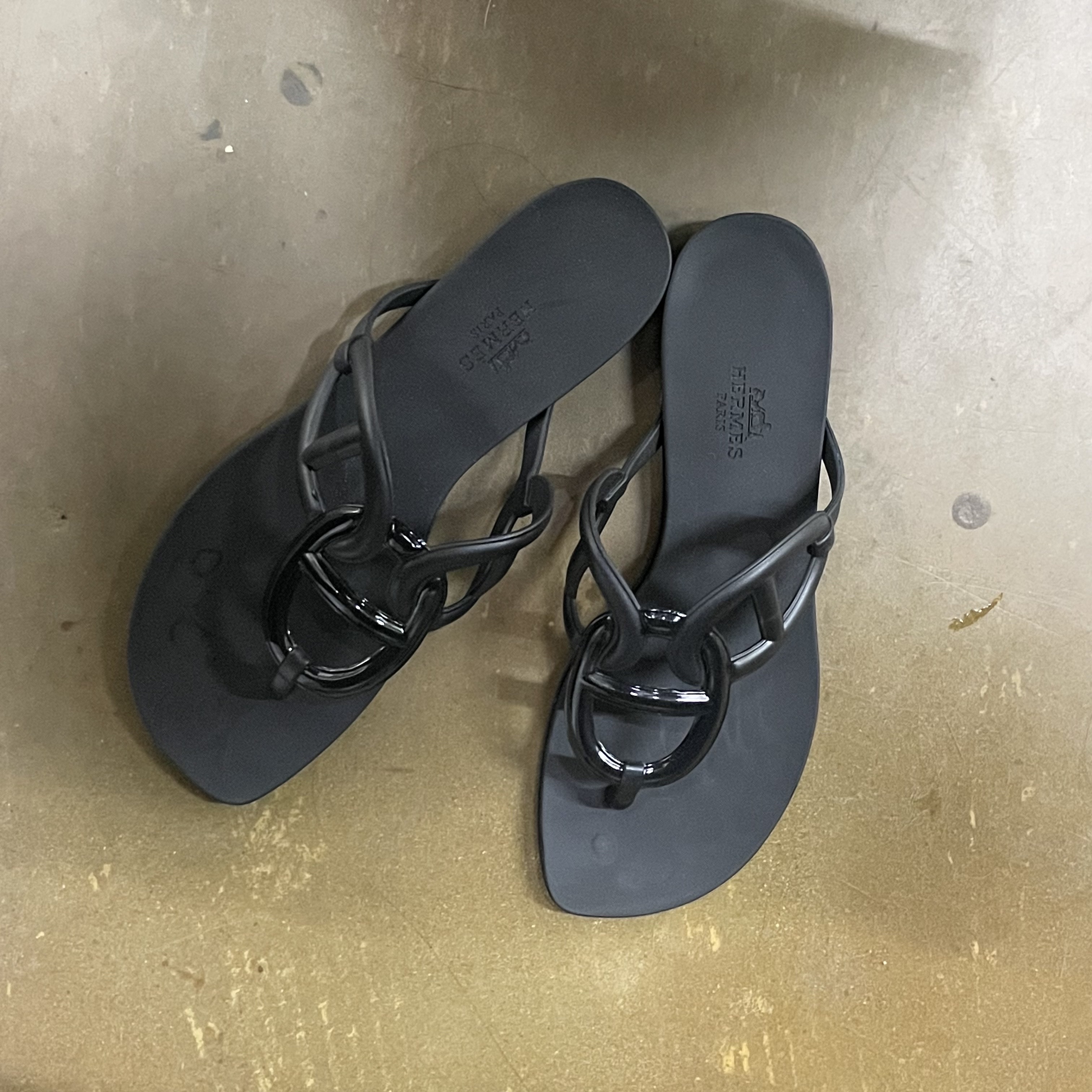 (W) Hermes Egerie Sandal Noir 착용 스타일