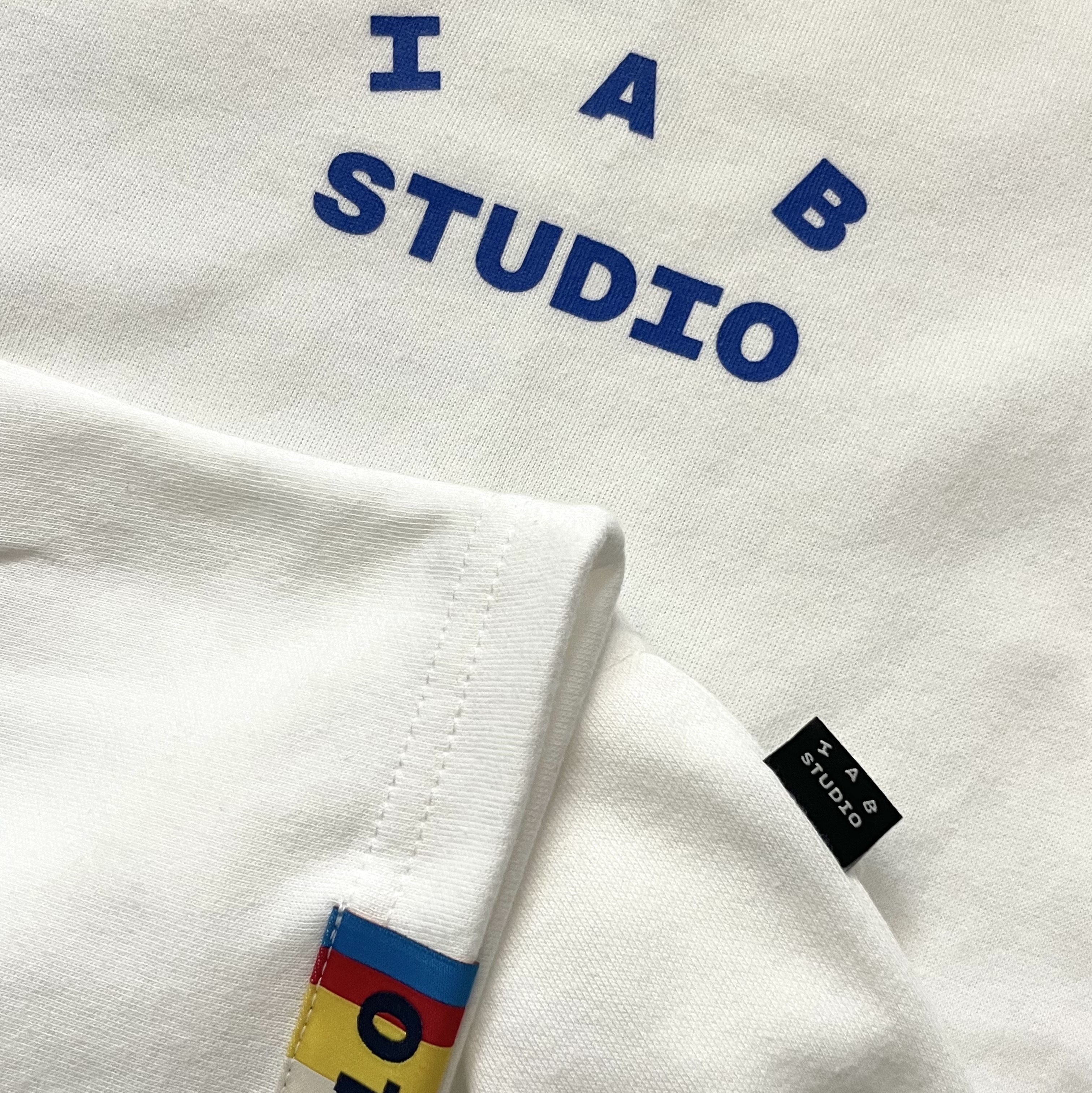 IAB Studio 10th Anniversary T-Shirts Pack White & Black (2 Pack), IAB Studio 10th Anniversary T-Shirt White 착용 스타일