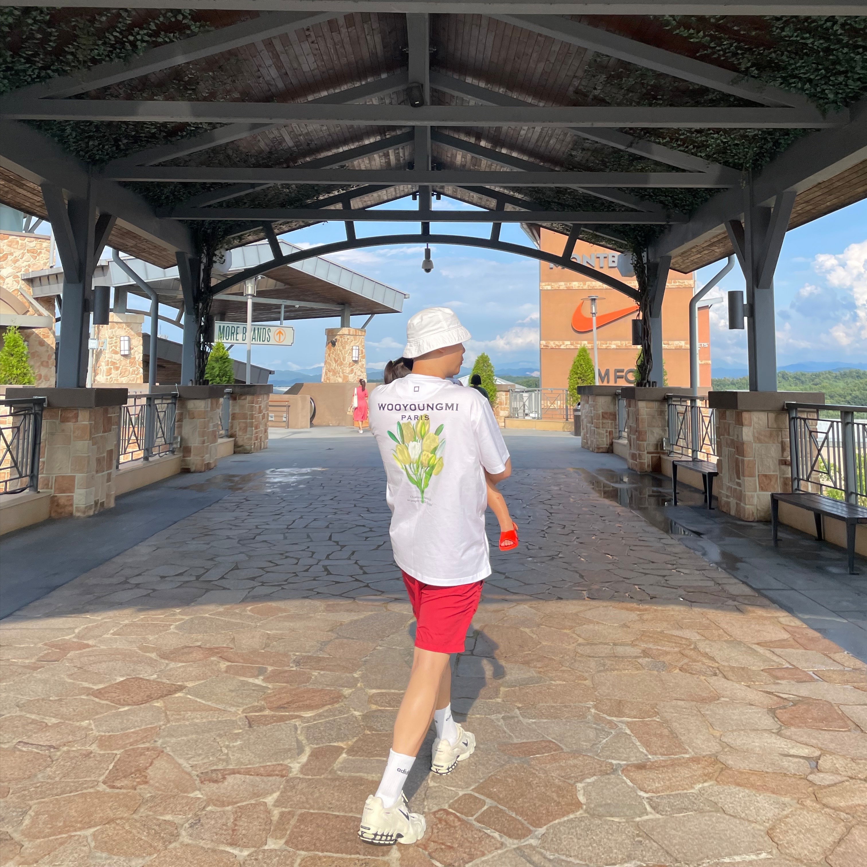 Nike x Stussy Air Zoom Spiridon Cage 2 Fossil, Wooyoungmi Flower Print Back Logo T-Shirt White - 22SS 착용 스타일
