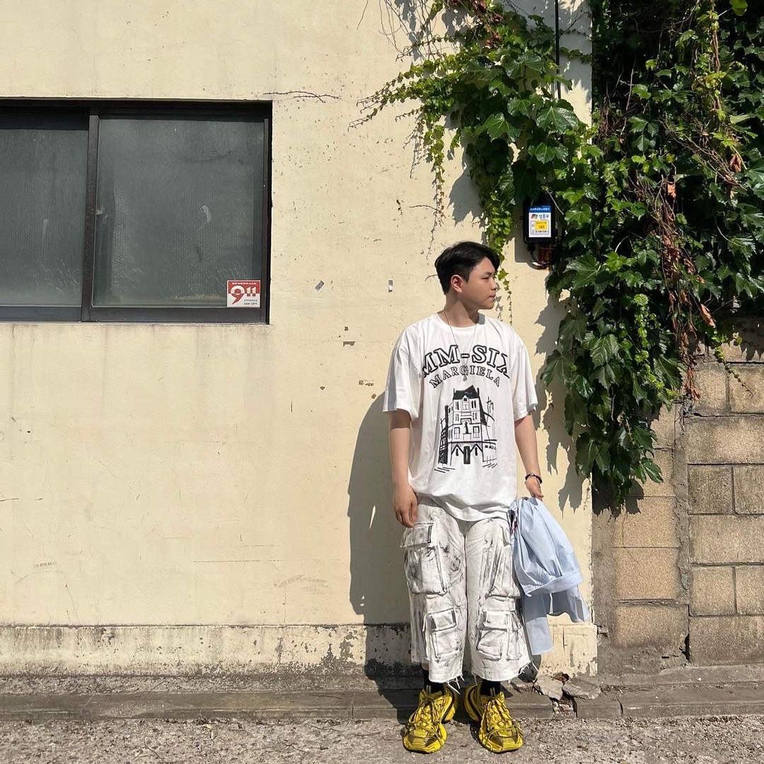 Nos Couleurs Distressed Cargo Shorts White 착용 스타일 - 1