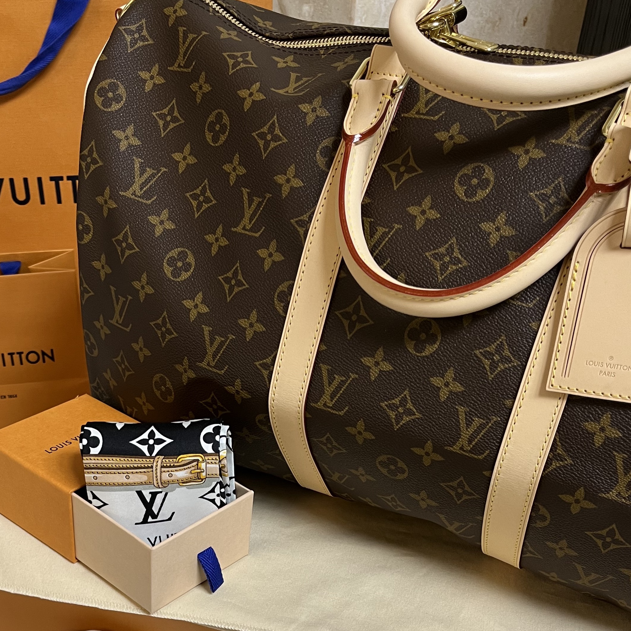 (W) Louis Vuitton Monogram Confidential Bandeau Black 착용 스타일 - 1