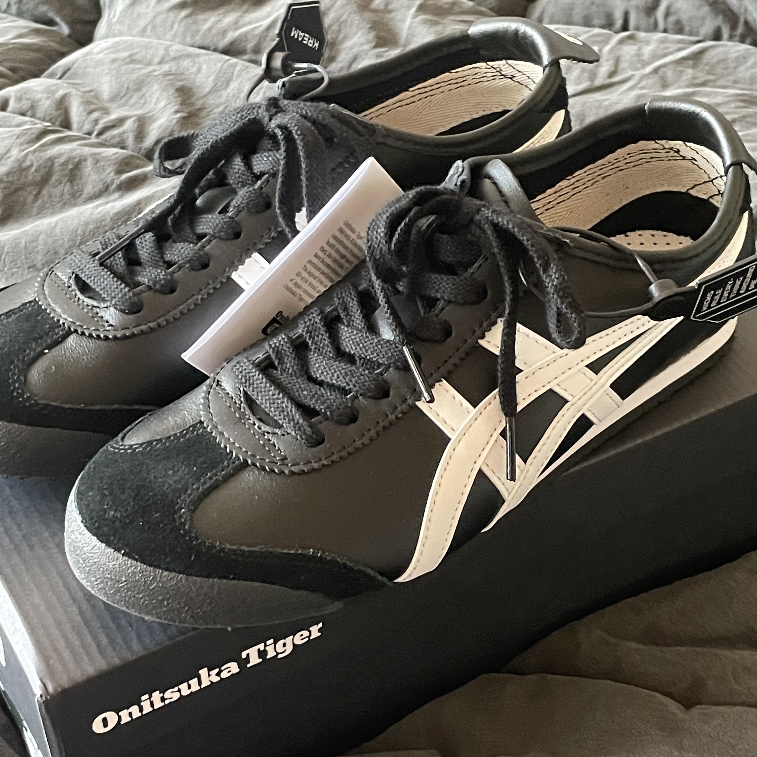 Onitsuka Tiger Mexico 66 Black White 착용 스타일 - 1