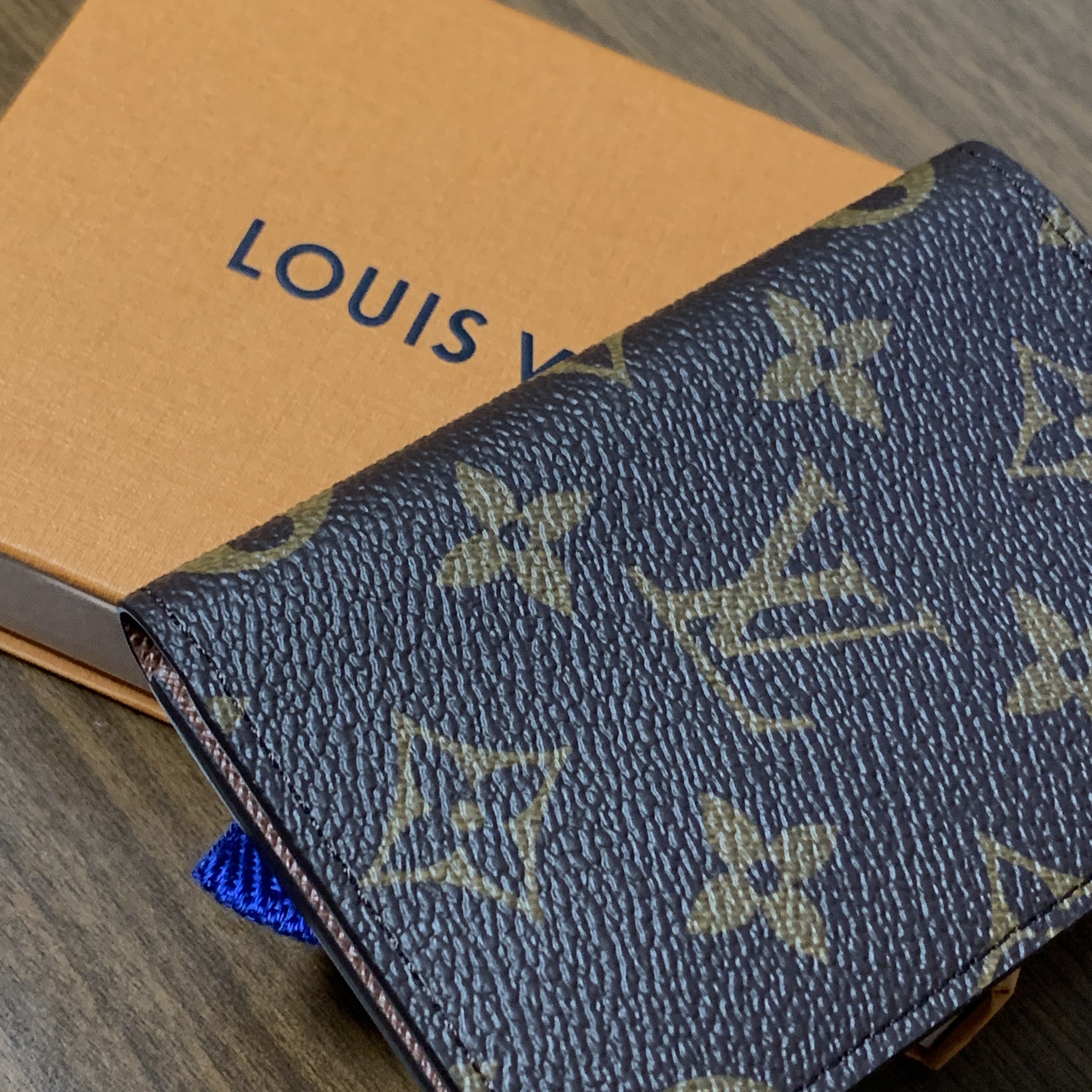 Louis Vuitton Pocket Organizer Monogram 착용 스타일