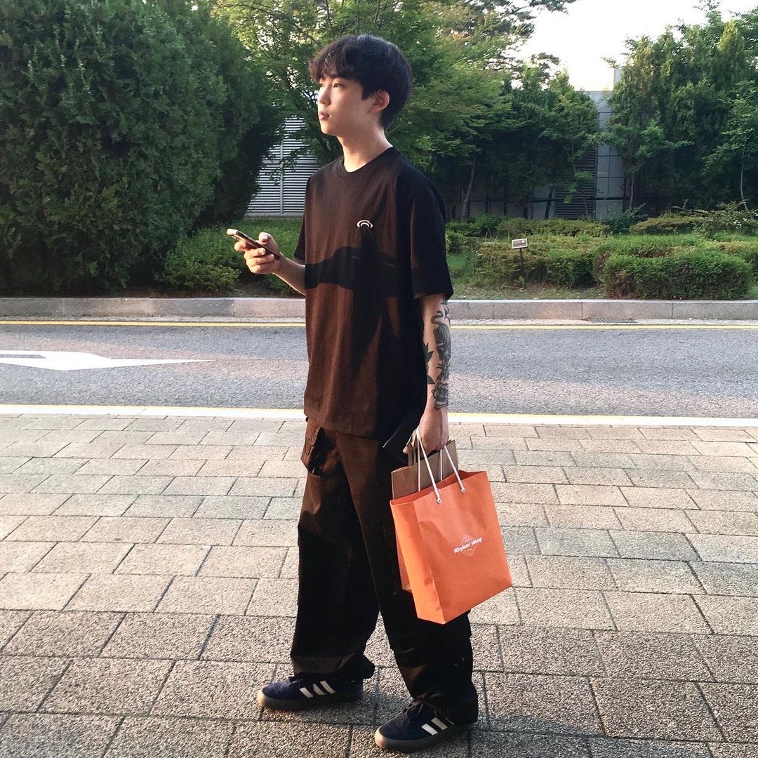 Art of Field Basic Symbol Short Sleeved T-Shirt Black, Art of Field Basic Symbol Short Sleeved T-Shirt White 착용 스타일