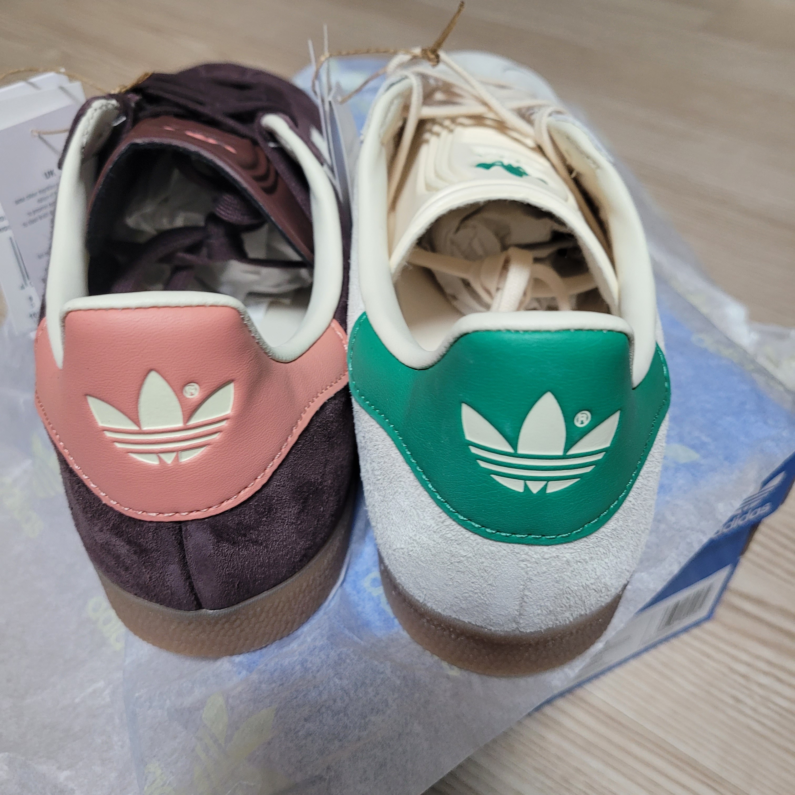 (W) Adidas Gazelle Shadow Brown, (W) Adidas Gazelle Wonder White Cream White 착용 스타일 - 2