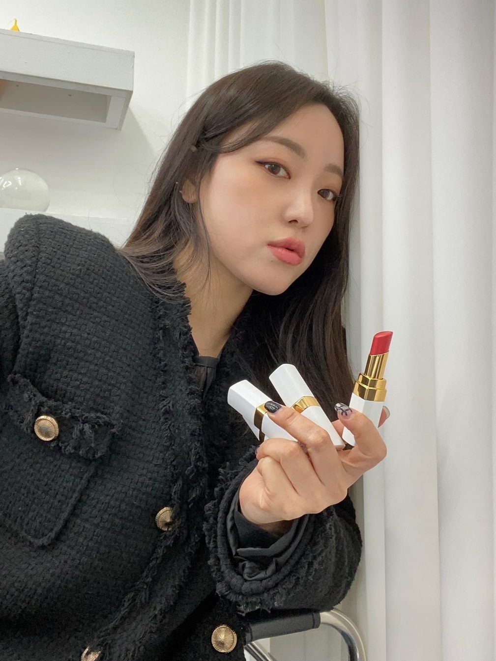 Chanel Rouge Coco Baume 916 Flirty Coral 착용 스타일