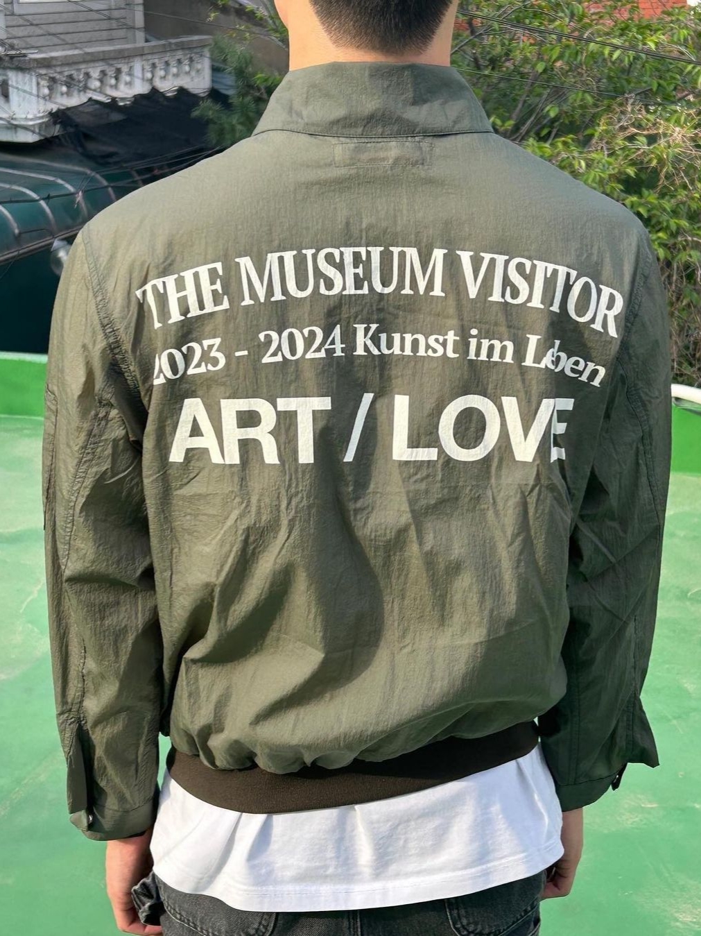 The Museum Visitor 2023 - 2024 Art Love Curved Zipper Windbreaker Black 착용 스타일 - 2