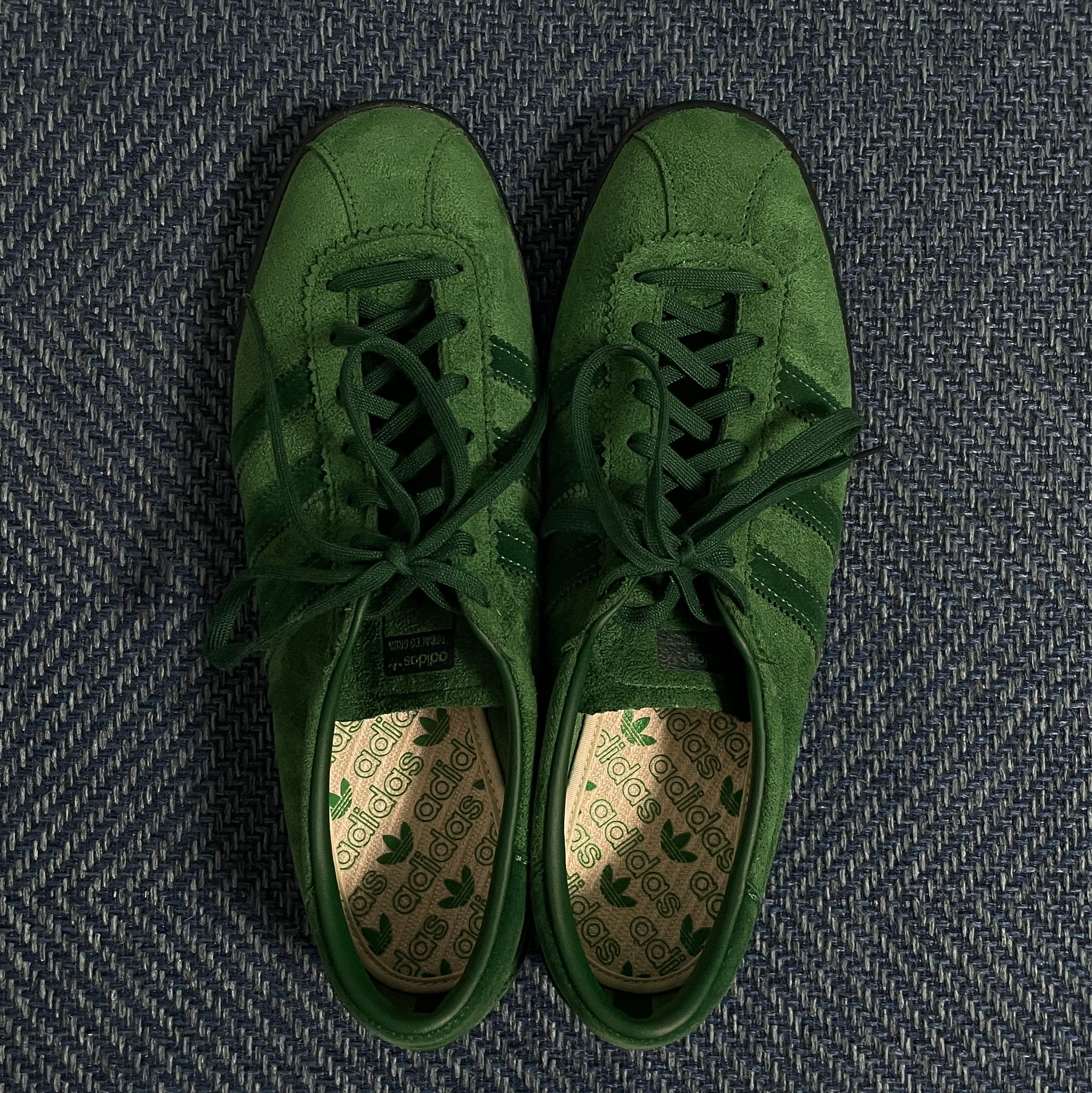 Adidas Tobacco Gruen Dark Green 착용 스타일 - 1