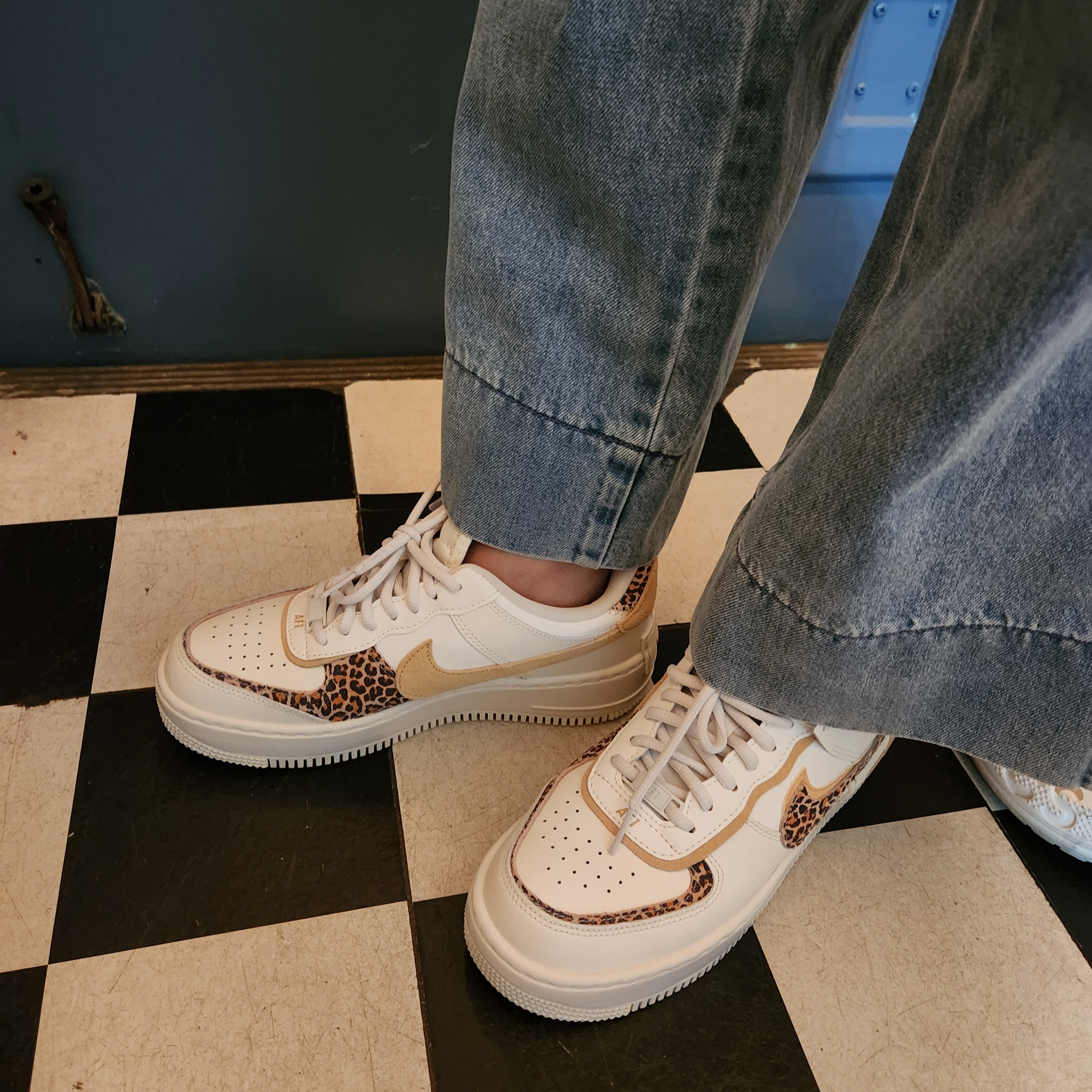 (W) Nike Air Force 1 Shadow Sail Sesame 착용 스타일 - 1