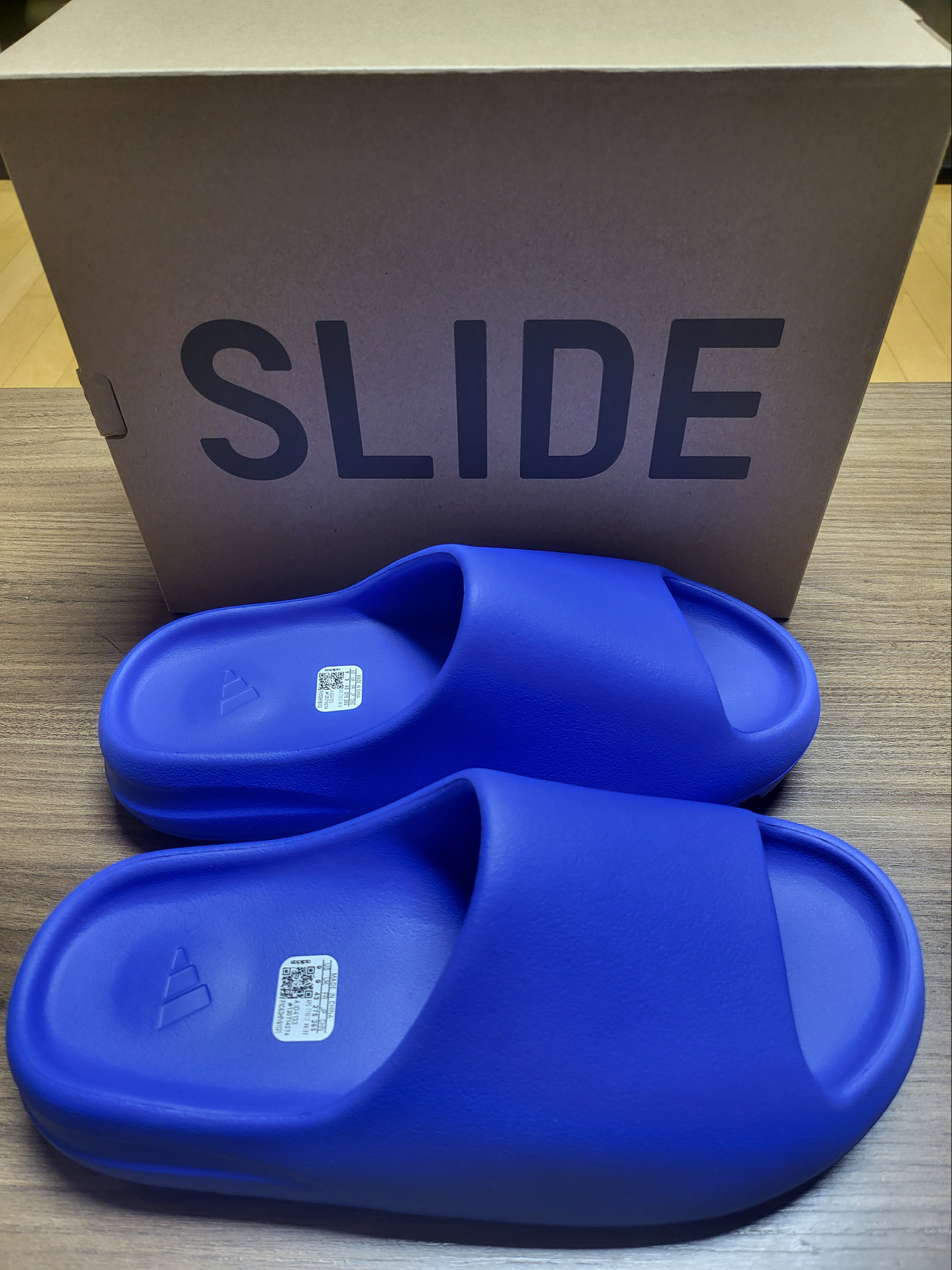 Adidas Yeezy Slide Azure 착용 스타일 - 3