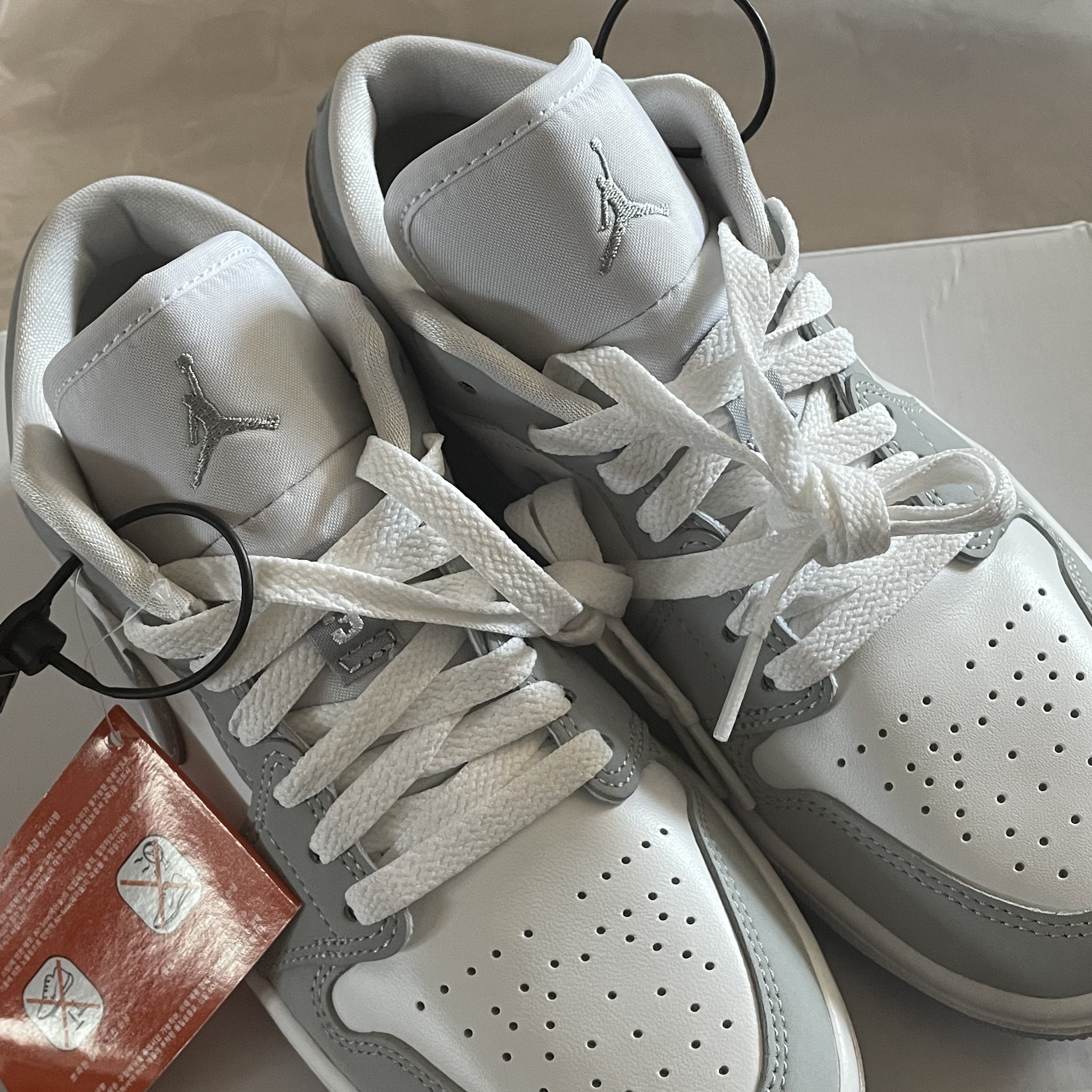 (W) Jordan 1 Low White Wolf Grey 착용 스타일