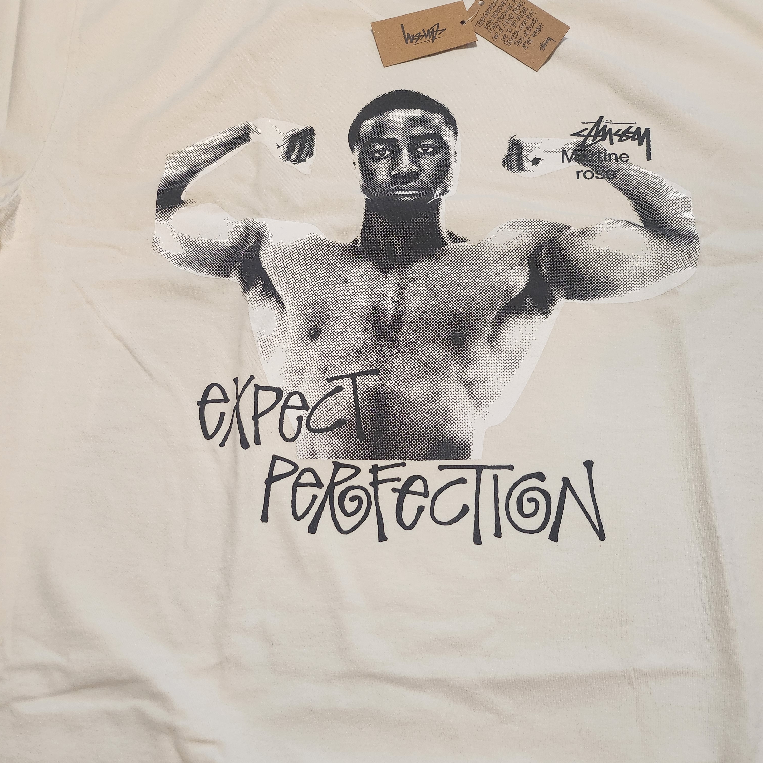 Stussy x Martine Rose Stand Firm Pigment Dyed T-Shirt Natural 착용 스타일 - 2