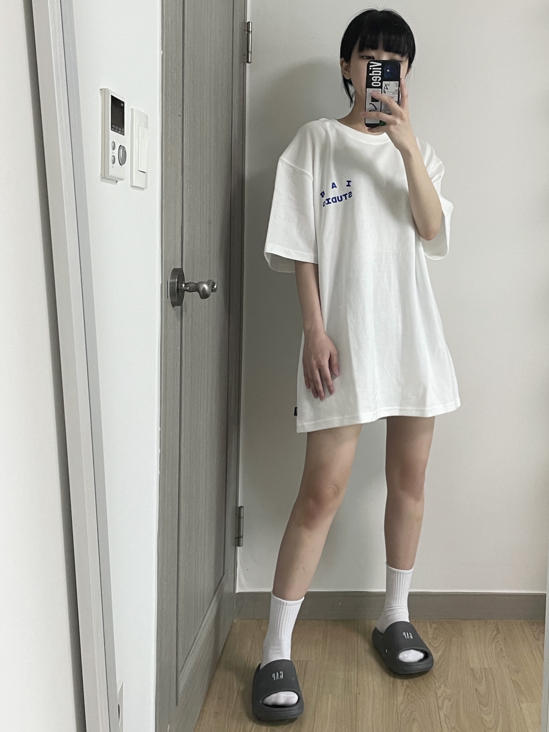 IAB Studio 10th Anniversary T-Shirts Pack White & Black (2 Pack), IAB Studio 10th Anniversary T-Shirt Black 착용 스타일 - 4