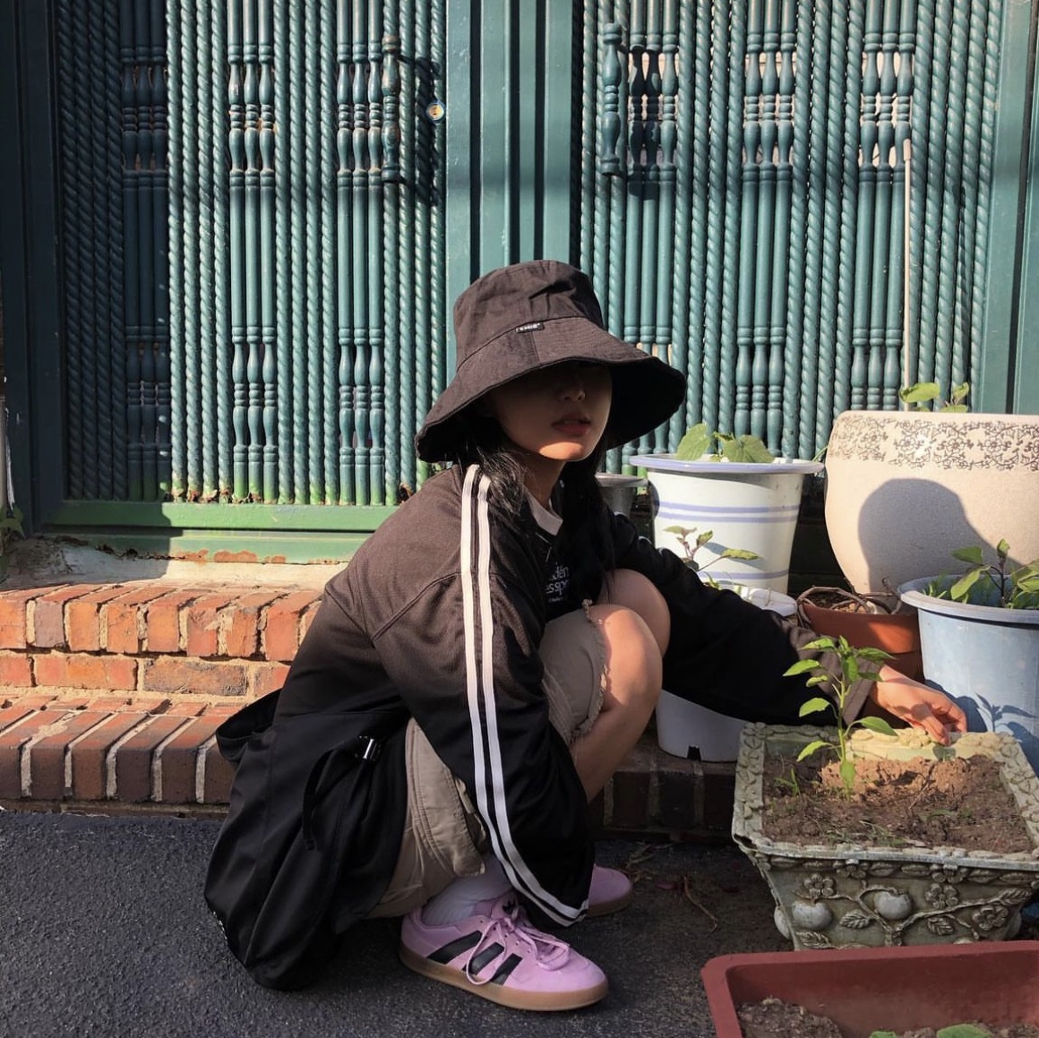 Adidas x Mark Gonzales Aloha Super Light Orchid Core Black 착용 스타일