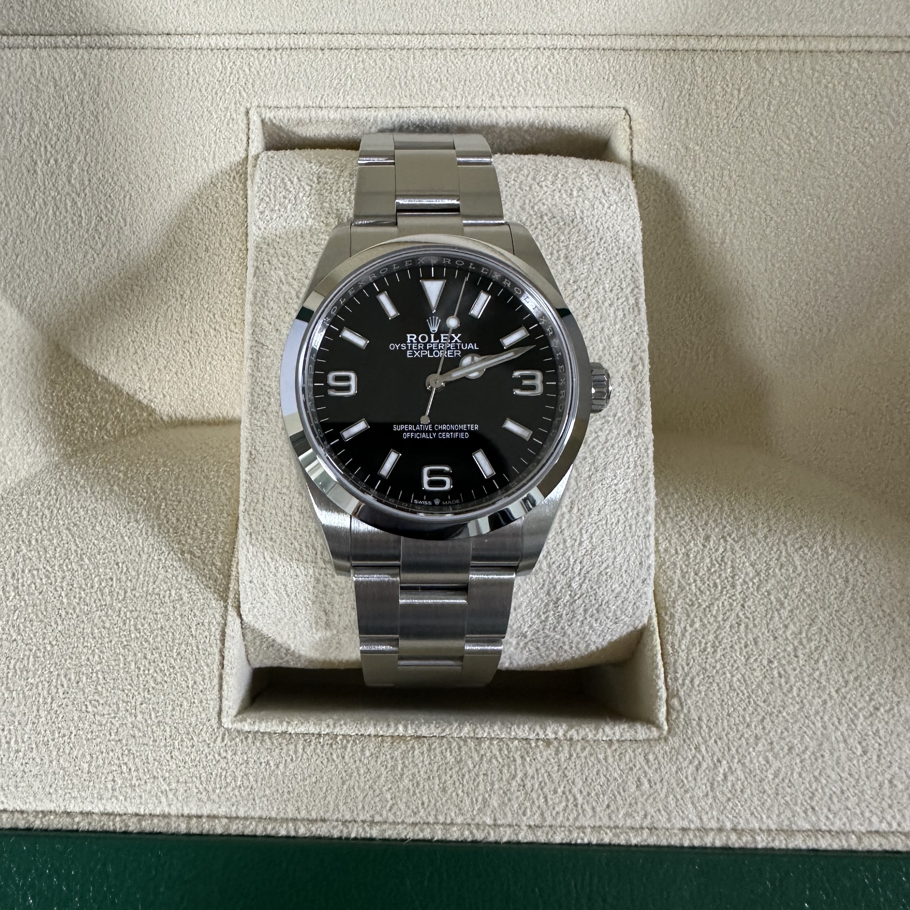 Rolex Explorer 36mm 124270 Black Oyster 착용 스타일 - 2
