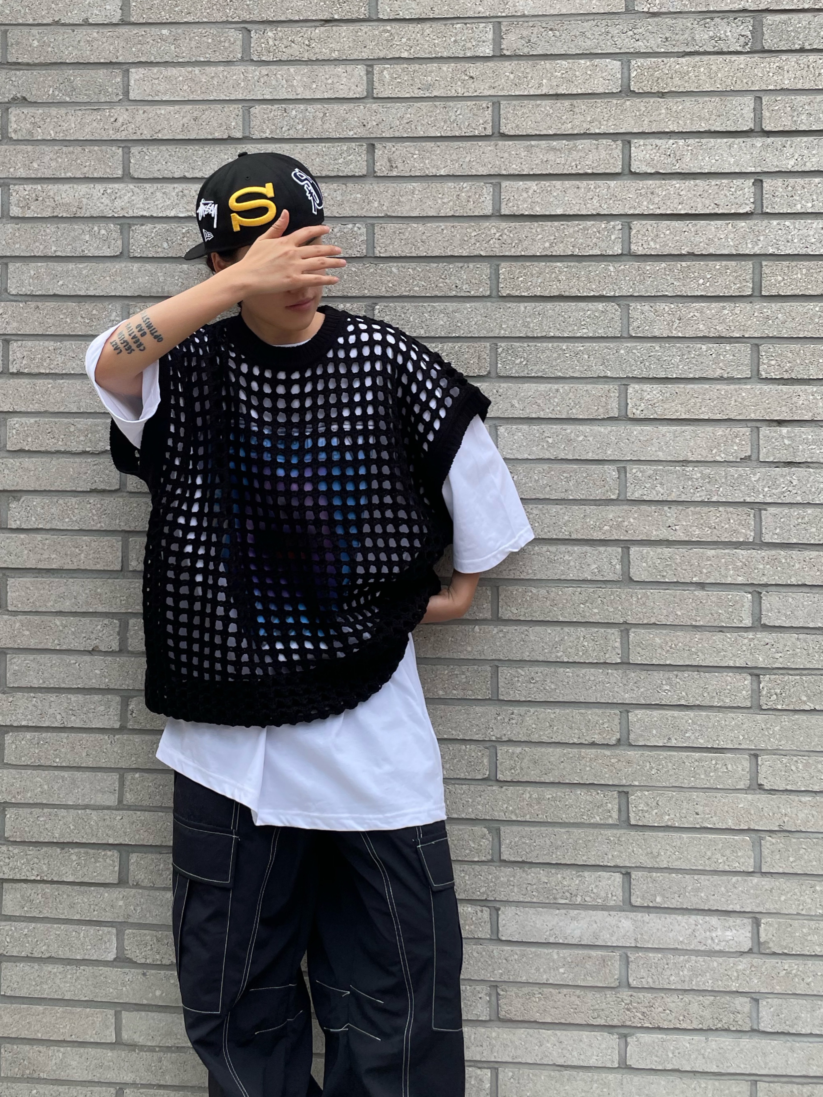 Stussy SS New Era Cap Black, Nike x Stussy Air Force 1 '07 Mid SP Black and Light Bone 착용 스타일 - 2