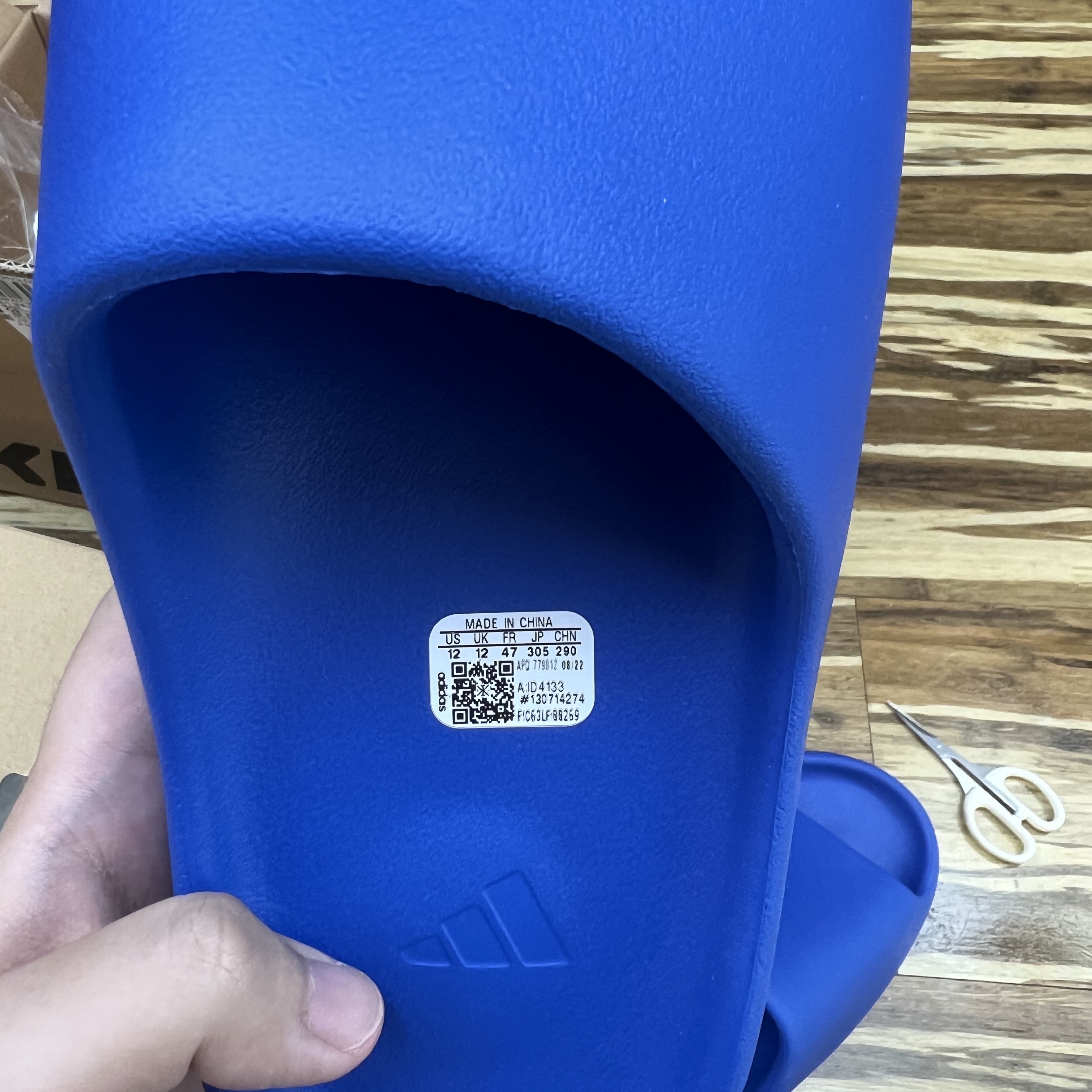 Adidas Yeezy Slide Azure 착용 스타일 - 3