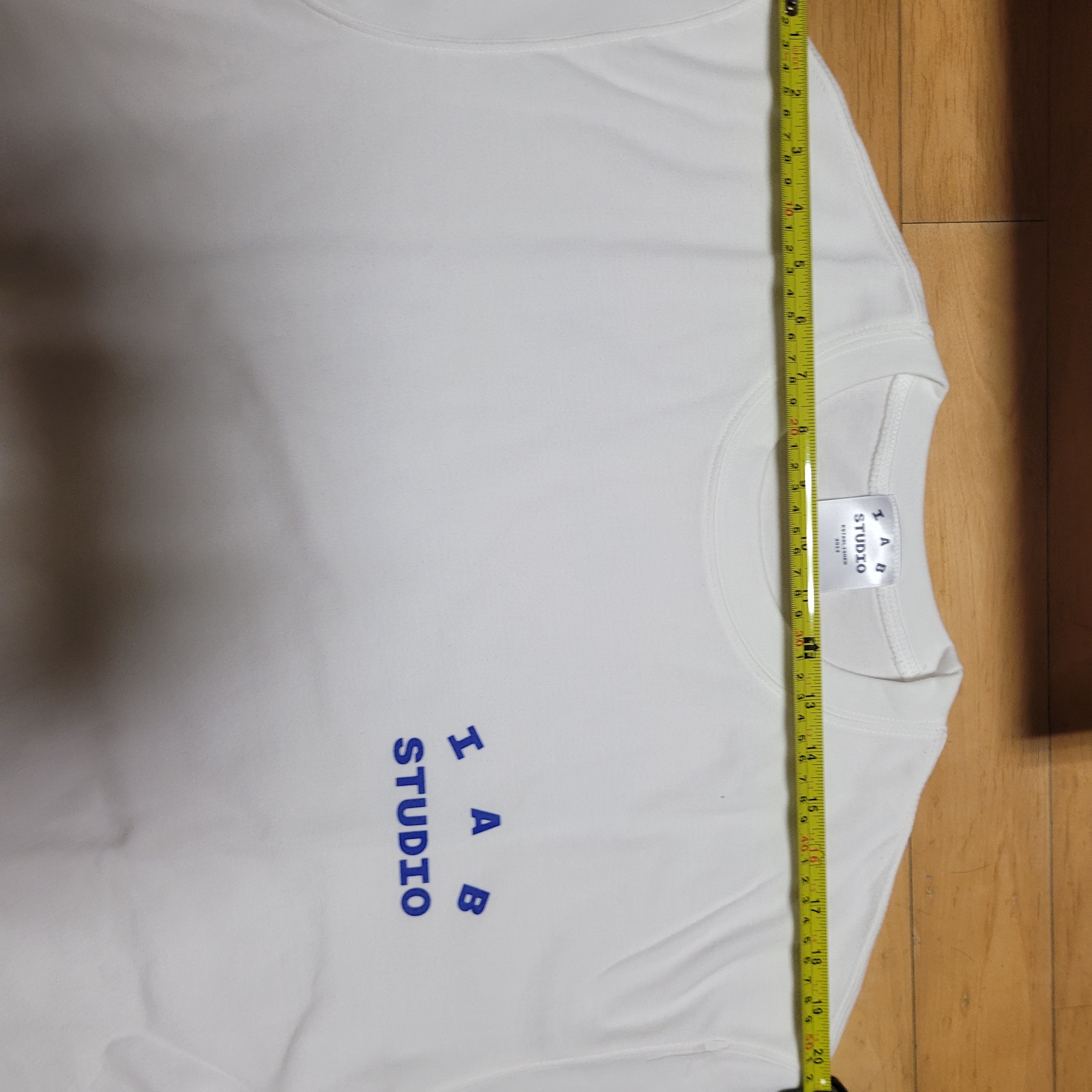 IAB Studio 10th Anniversary T-Shirts Pack White & Black (2 Pack) 착용 스타일 - 5
