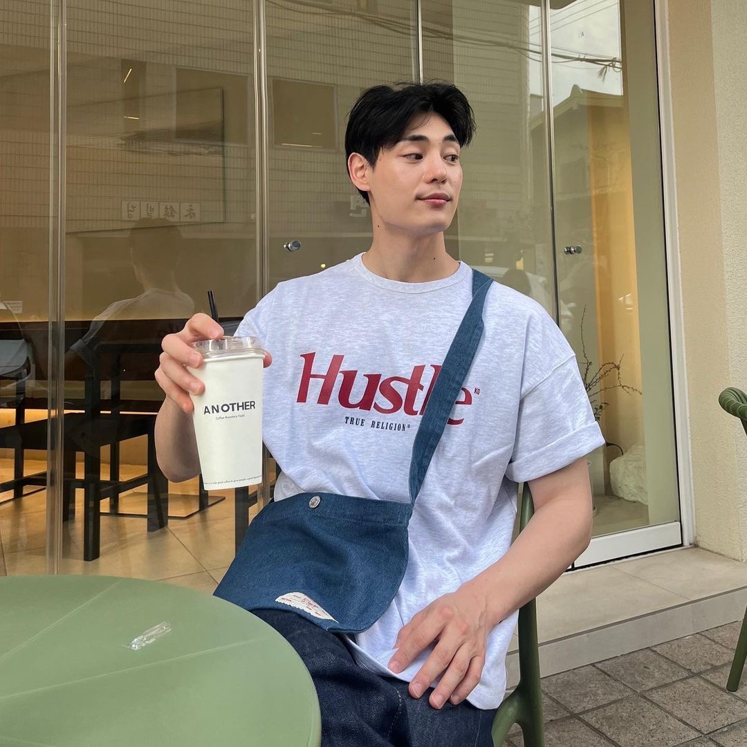 True Religion Hustle T-Shirt Melange Grey, True Religion Hustle T-Shirt White 착용 스타일