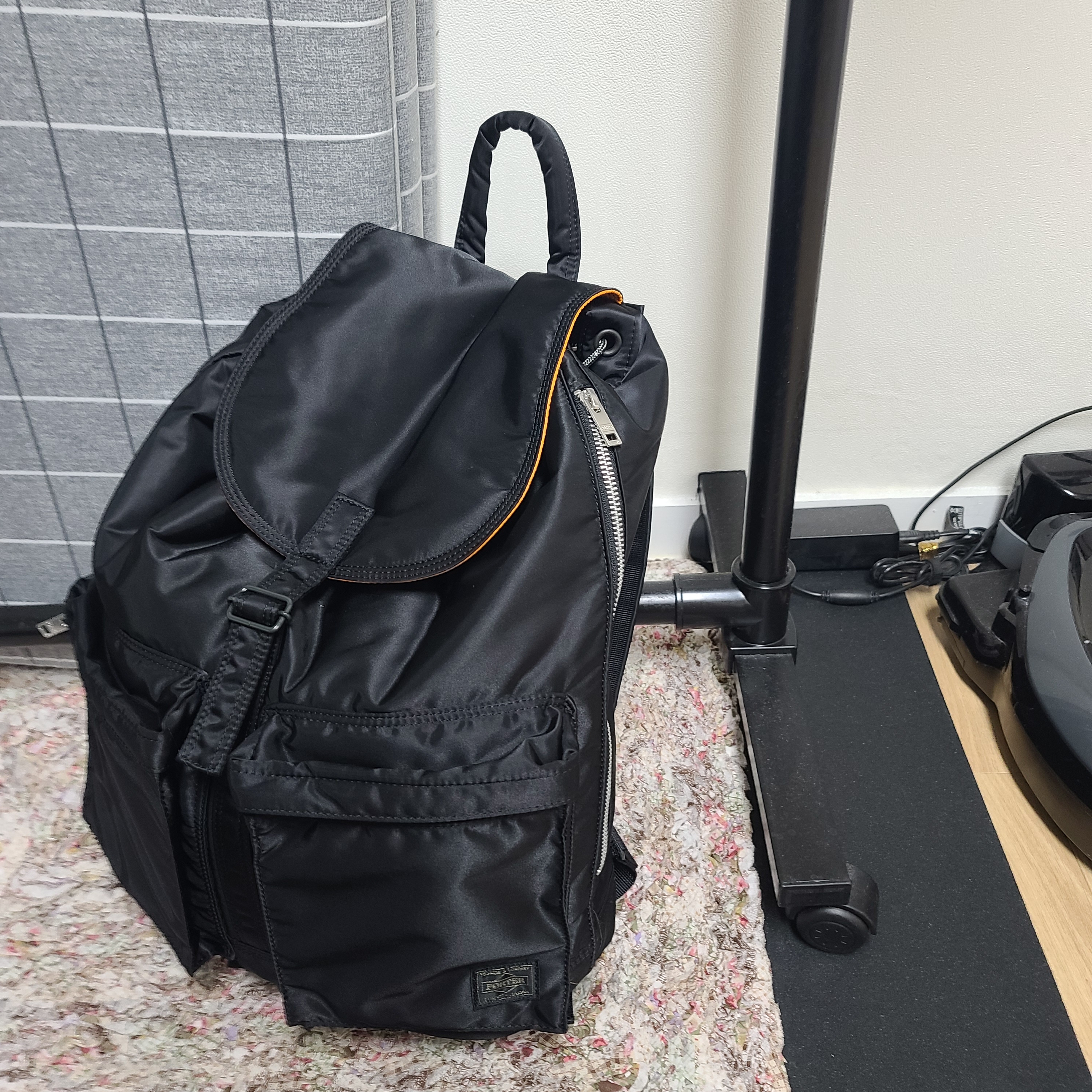 Porter Tanker Backpack Black 착용 스타일