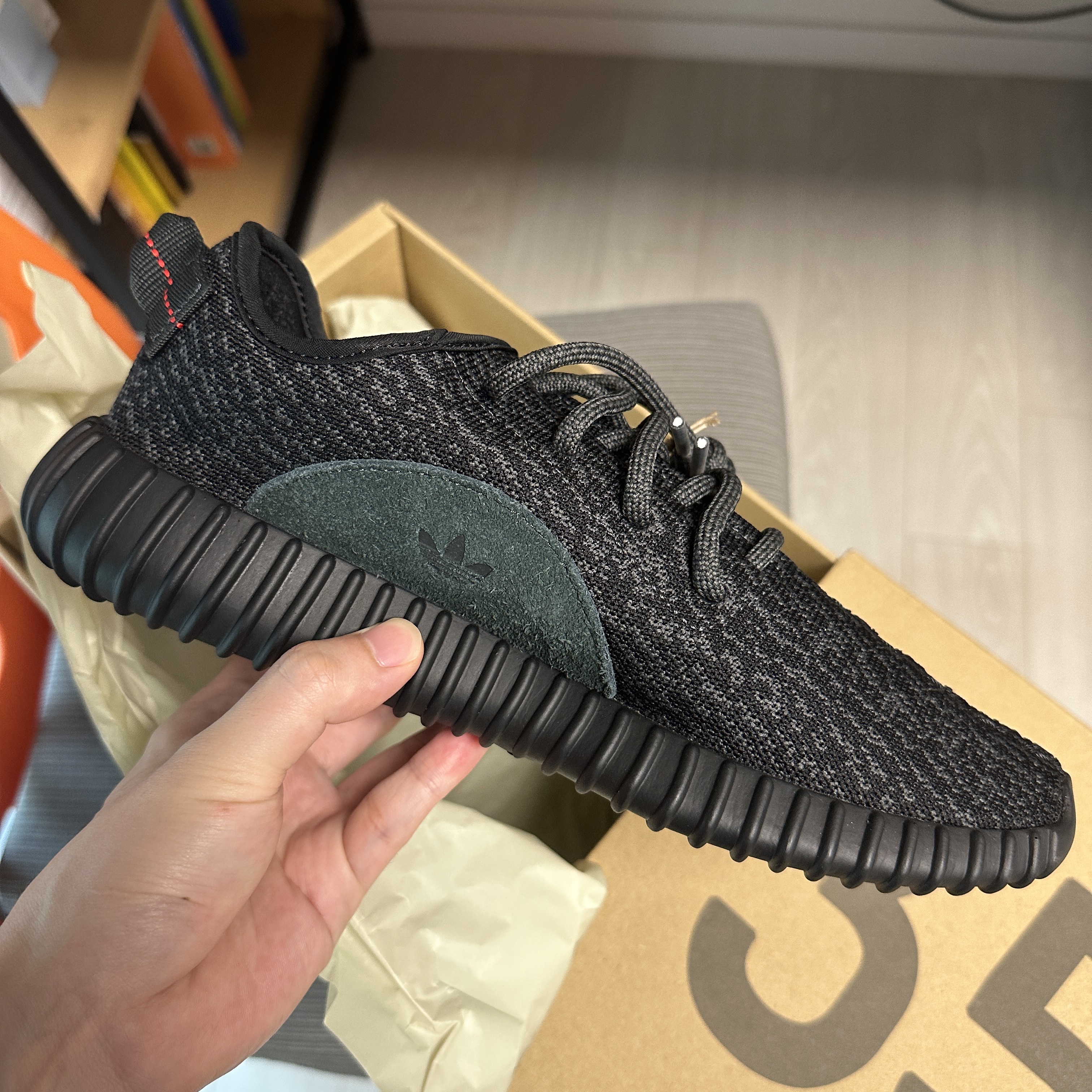 Adidas Yeezy Boost 350 Pirate Black 2023 착용 스타일