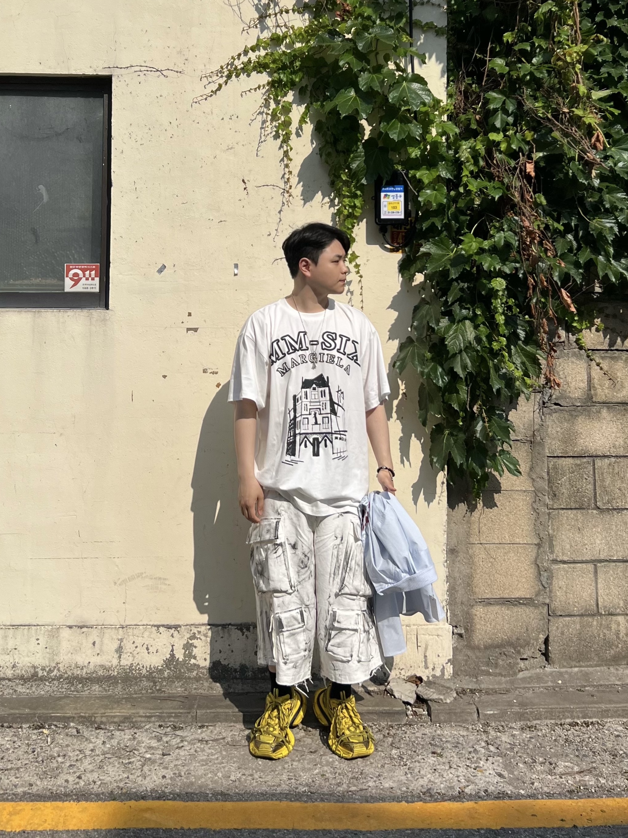 Balenciaga 3XL Sneakers Yellow Black, Nos Couleurs Distressed Cargo Shorts White 착용 스타일 - 1