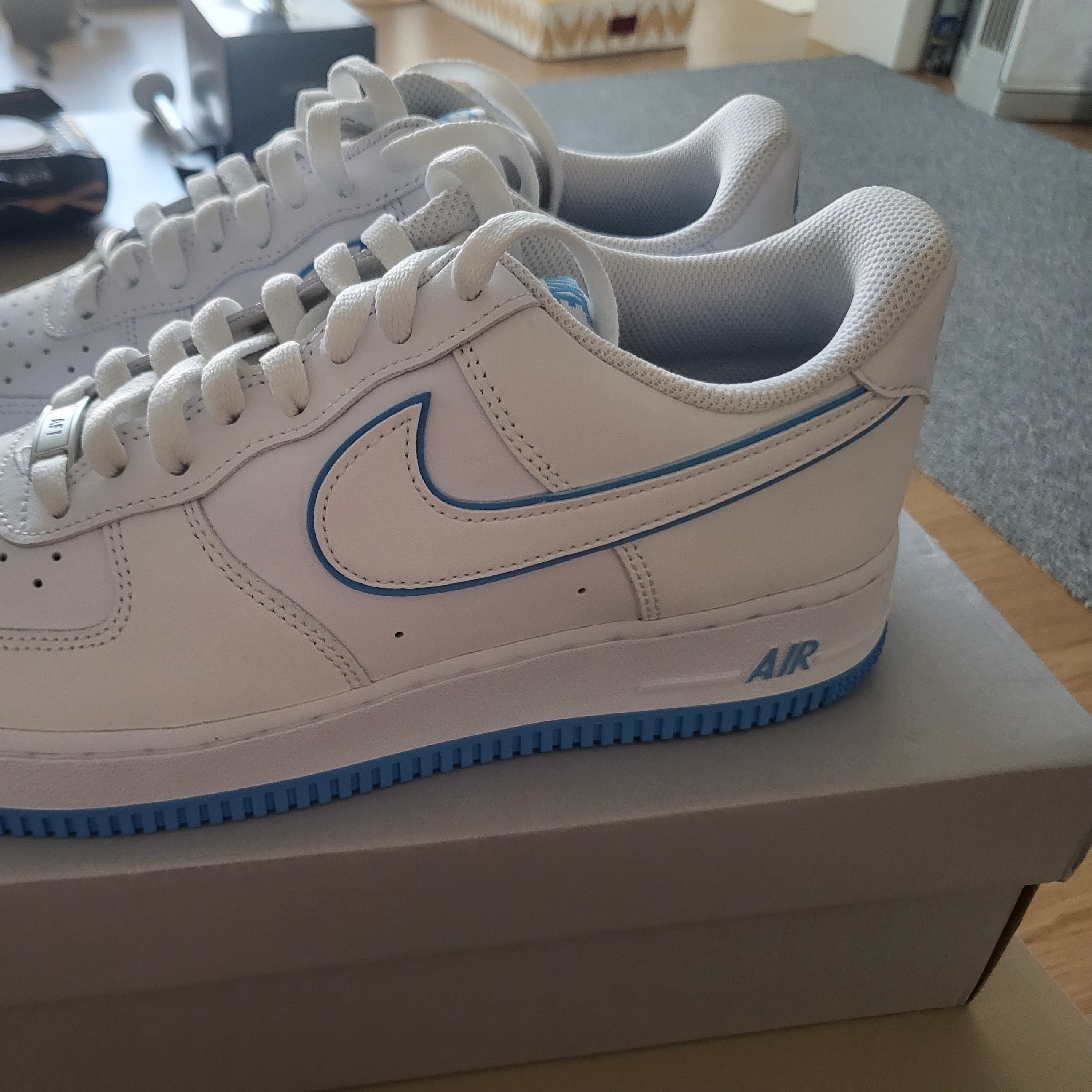 Nike Air Force 1 '07 White University Blue 착용 스타일 - 1