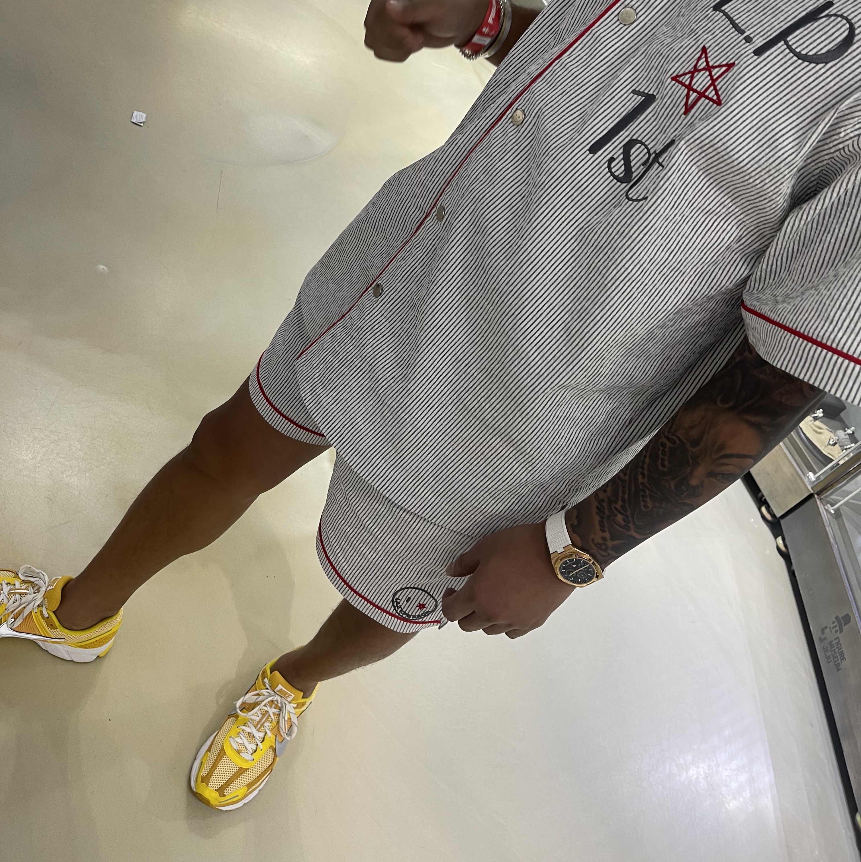 Nike Zoom Vomero 5 Yellow Ochre 착용 스타일