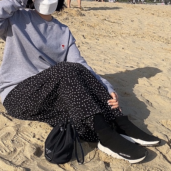 (W) Balenciaga Speed Trainer Black White 2021/2022 착용 스타일