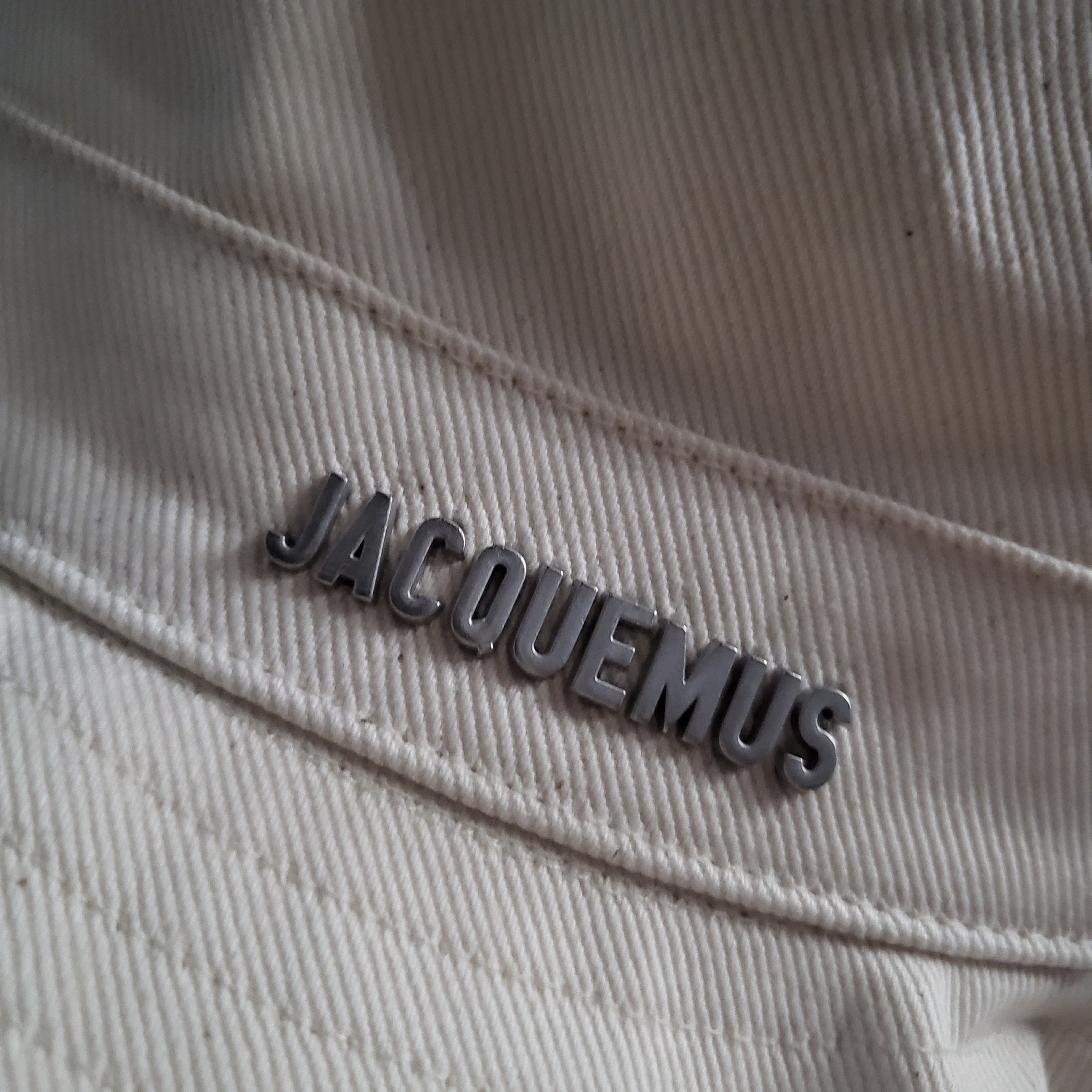 Jacquemus Le Bob Artichaut Bucket Hat Off White 착용 스타일