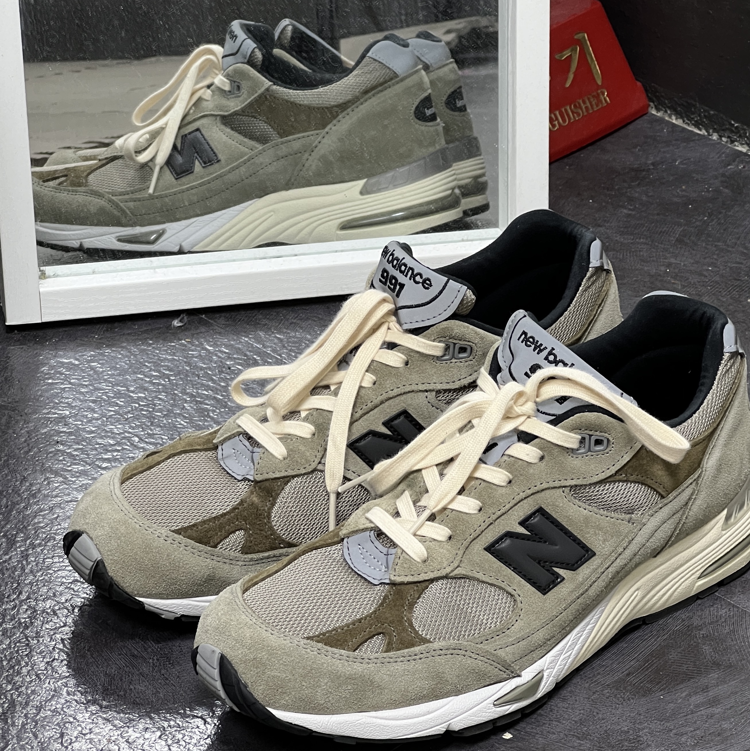 New Balance x JJJJound 991 Made in UK Grey 착용 스타일 - 1