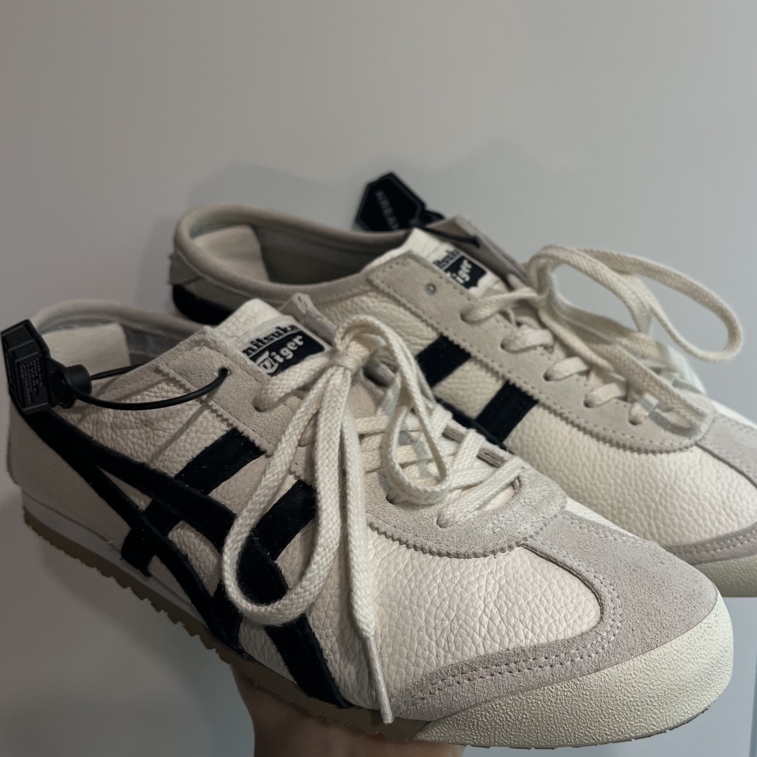 Onitsuka Tiger Mexico 66 Vintage White Black 착용 스타일 - 2