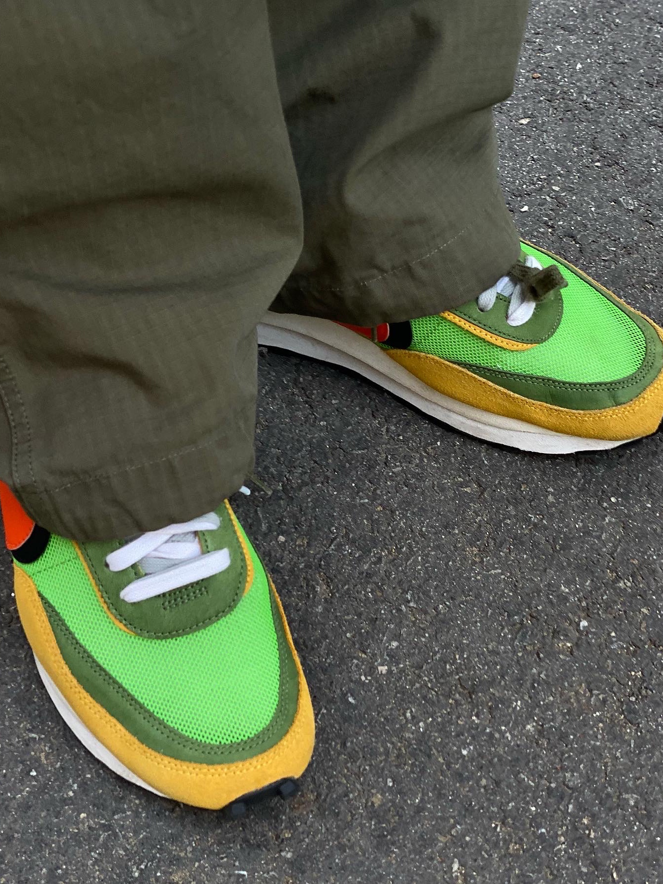 Nike x Sacai LDWaffle Green Multi 착용 스타일 - 4