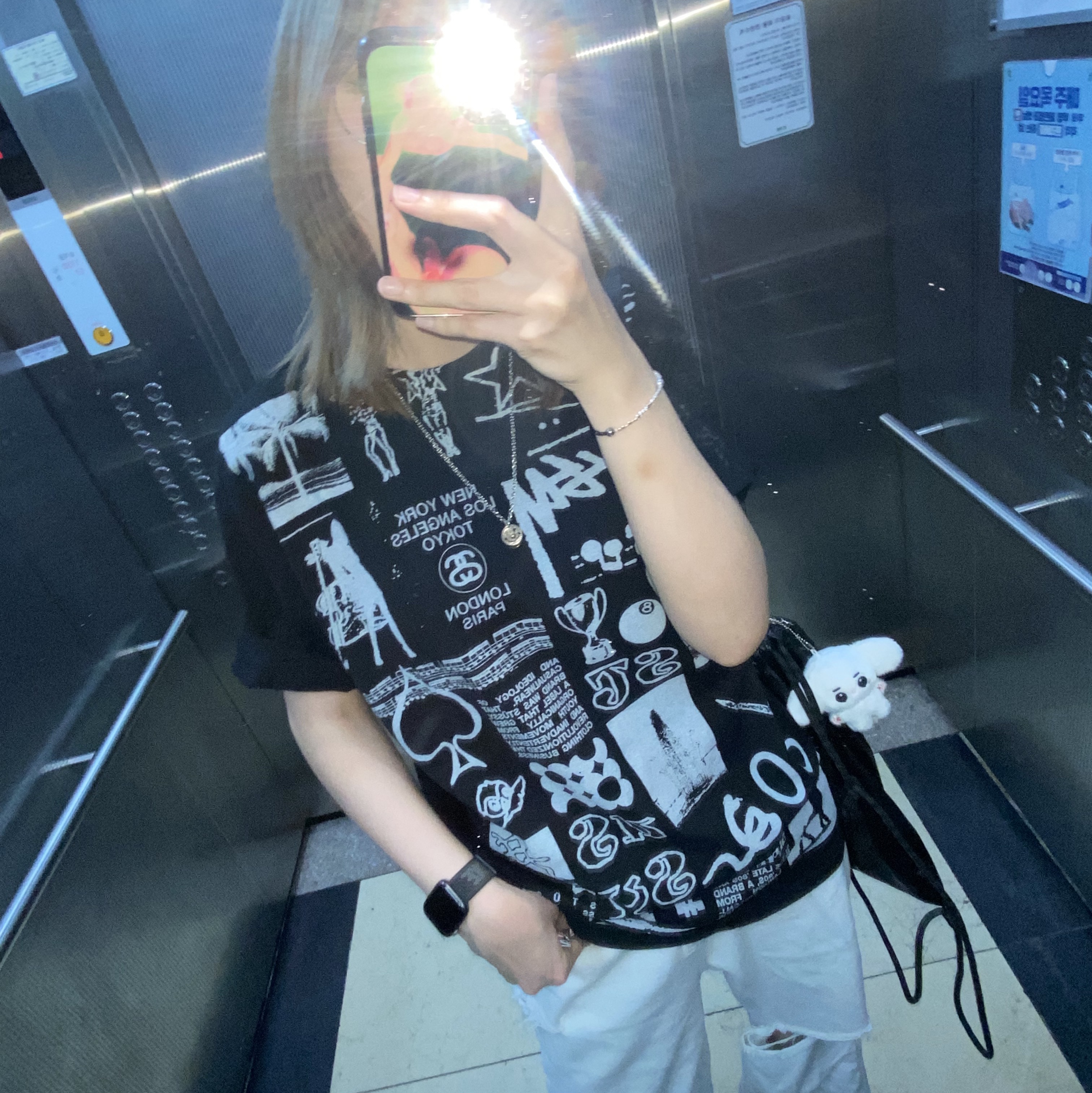 Stussy Sara T-Shirt Black 착용 스타일