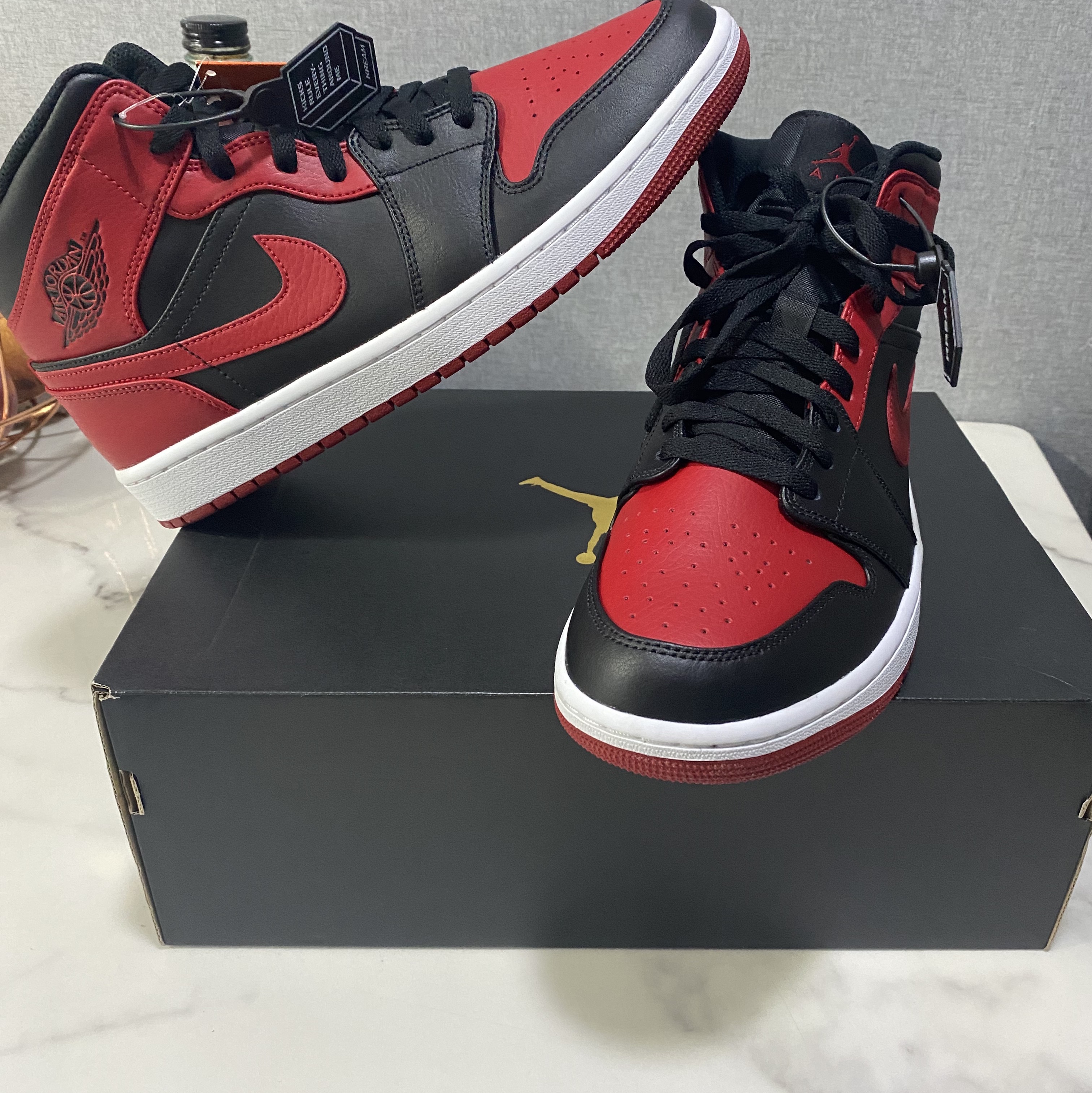 Jordan 1 Mid Bred Banned 2020 착용 스타일 - 3