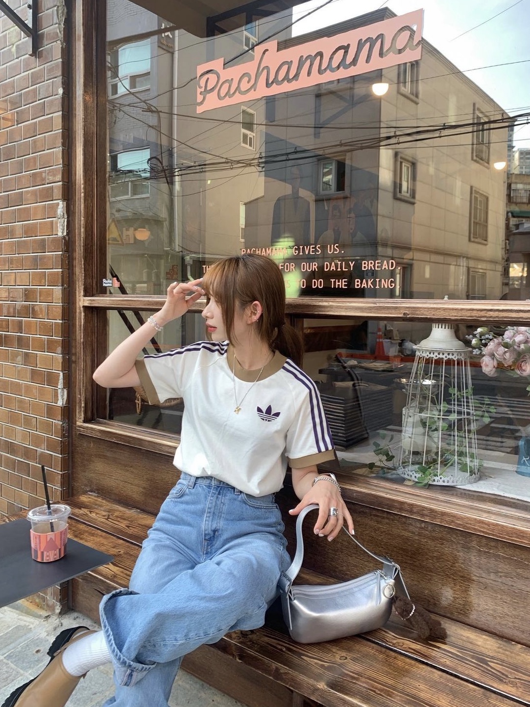 Monamhee x SSIL Bred keyring Brown 착용 스타일