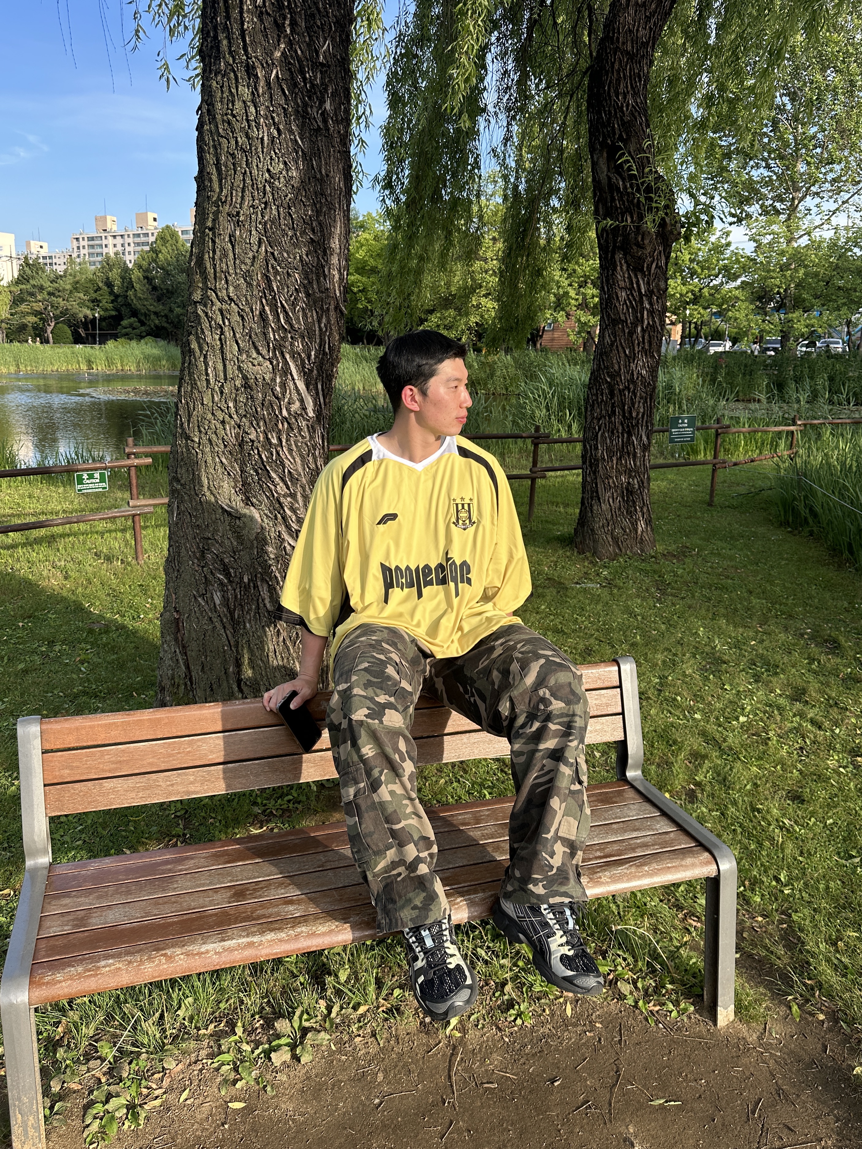 Project G/R Oversized Football Jersey Yellow, Project G/R Tactical Cargo Pants Camo 착용 스타일 - 1