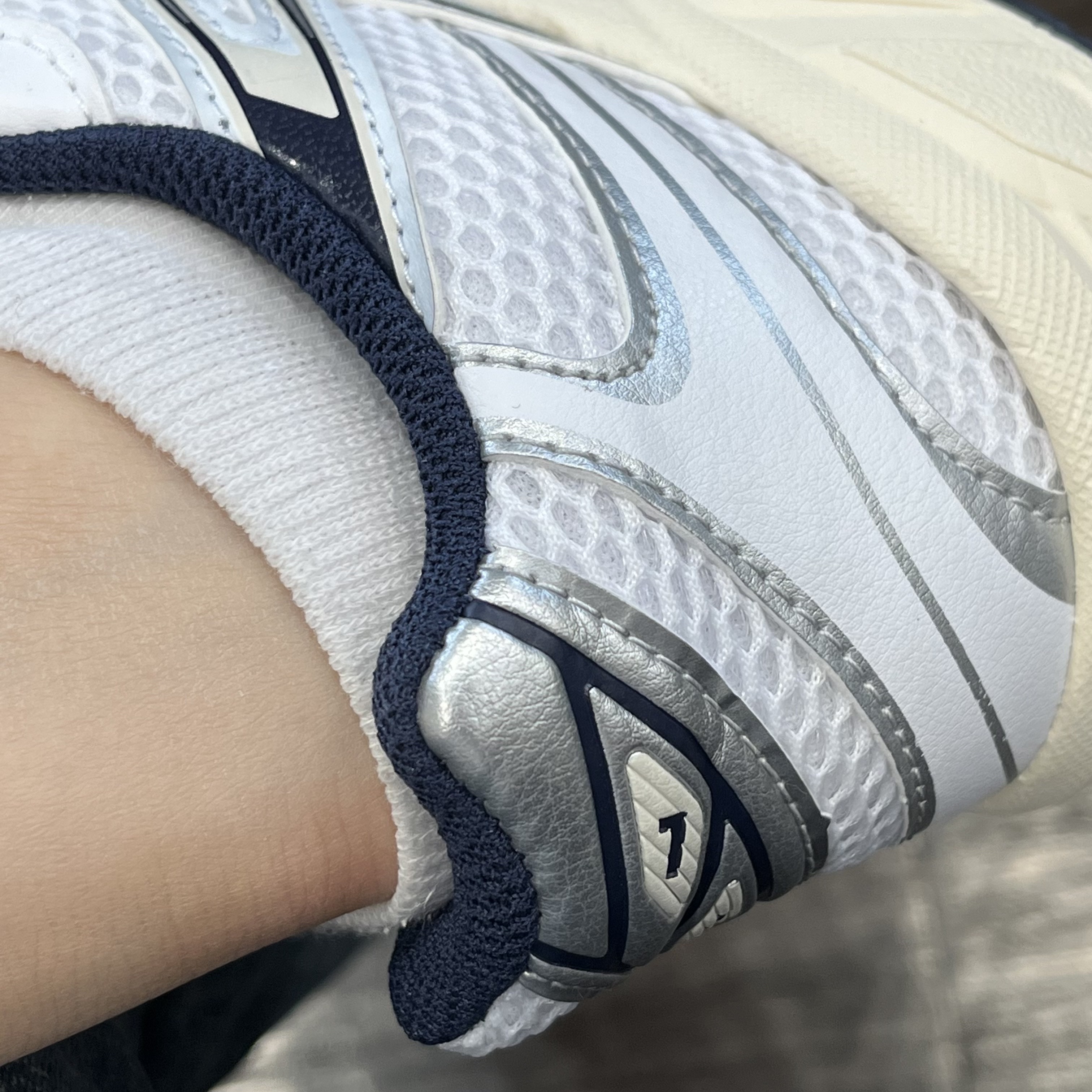 (W) Asics Gel-1130 White Midnight 착용 스타일 - 2