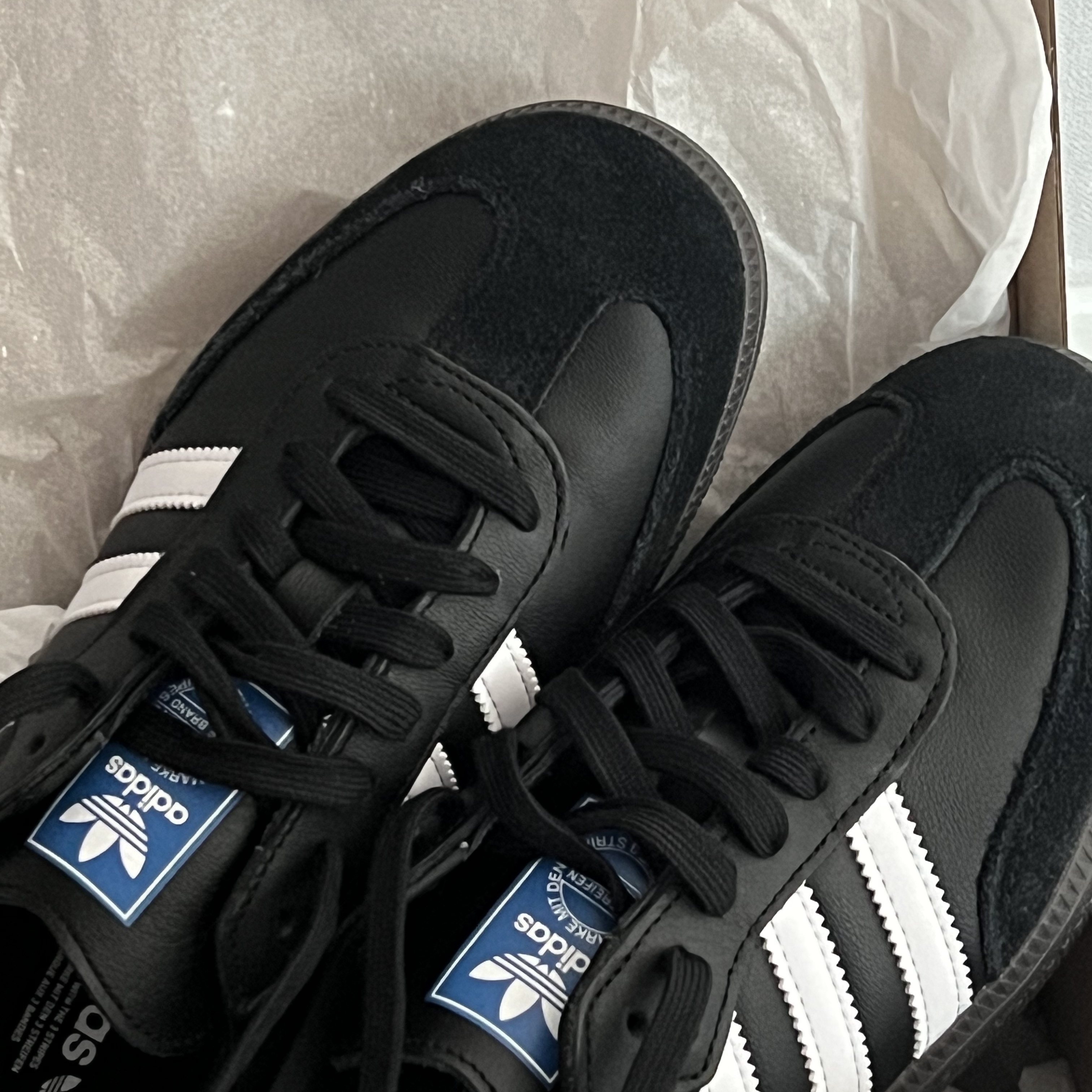 Adidas Samba OG Black White Gum 착용 스타일